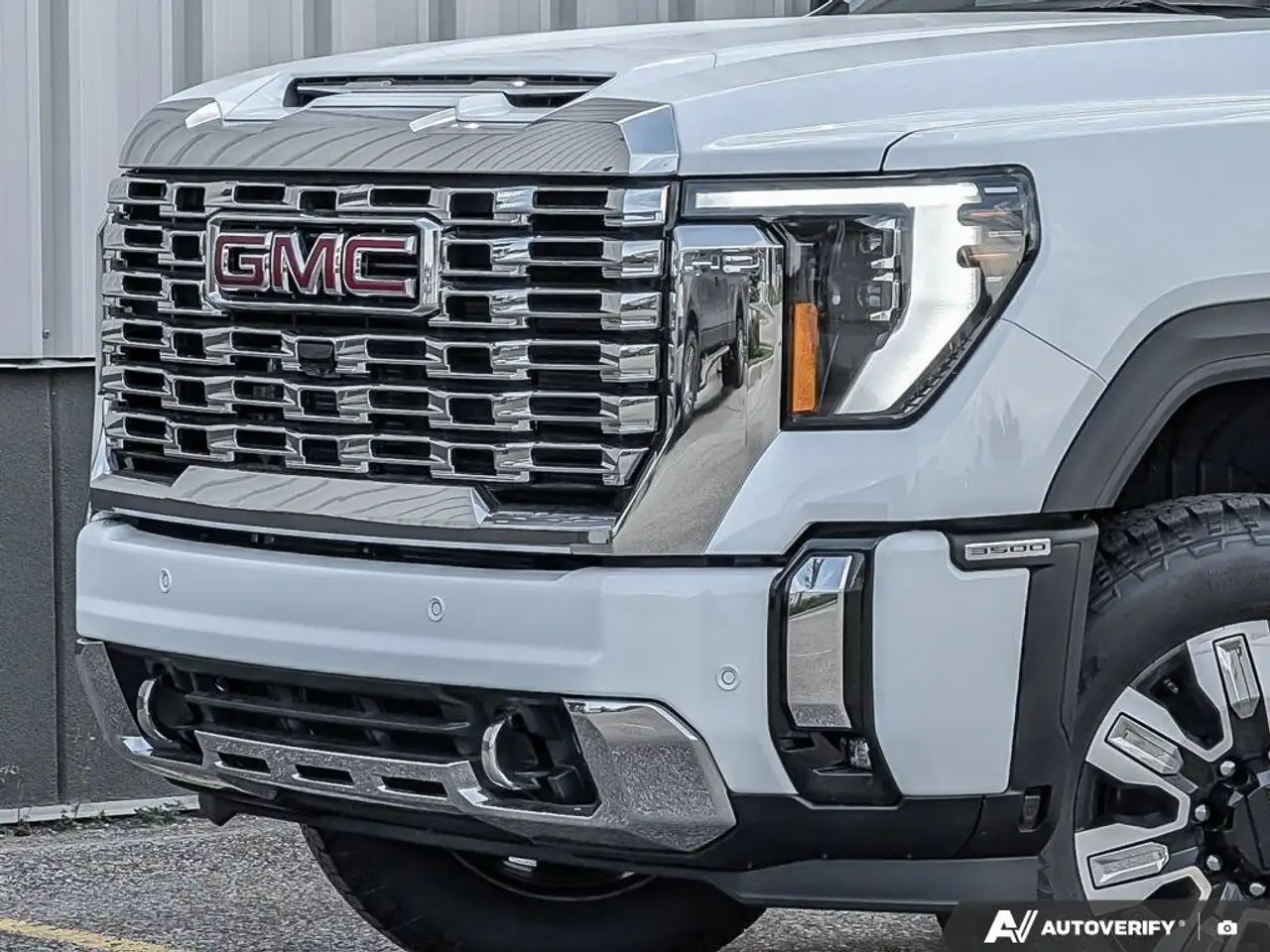 GMC Sierra 3500HD снимка GMC Sierra 3500HD