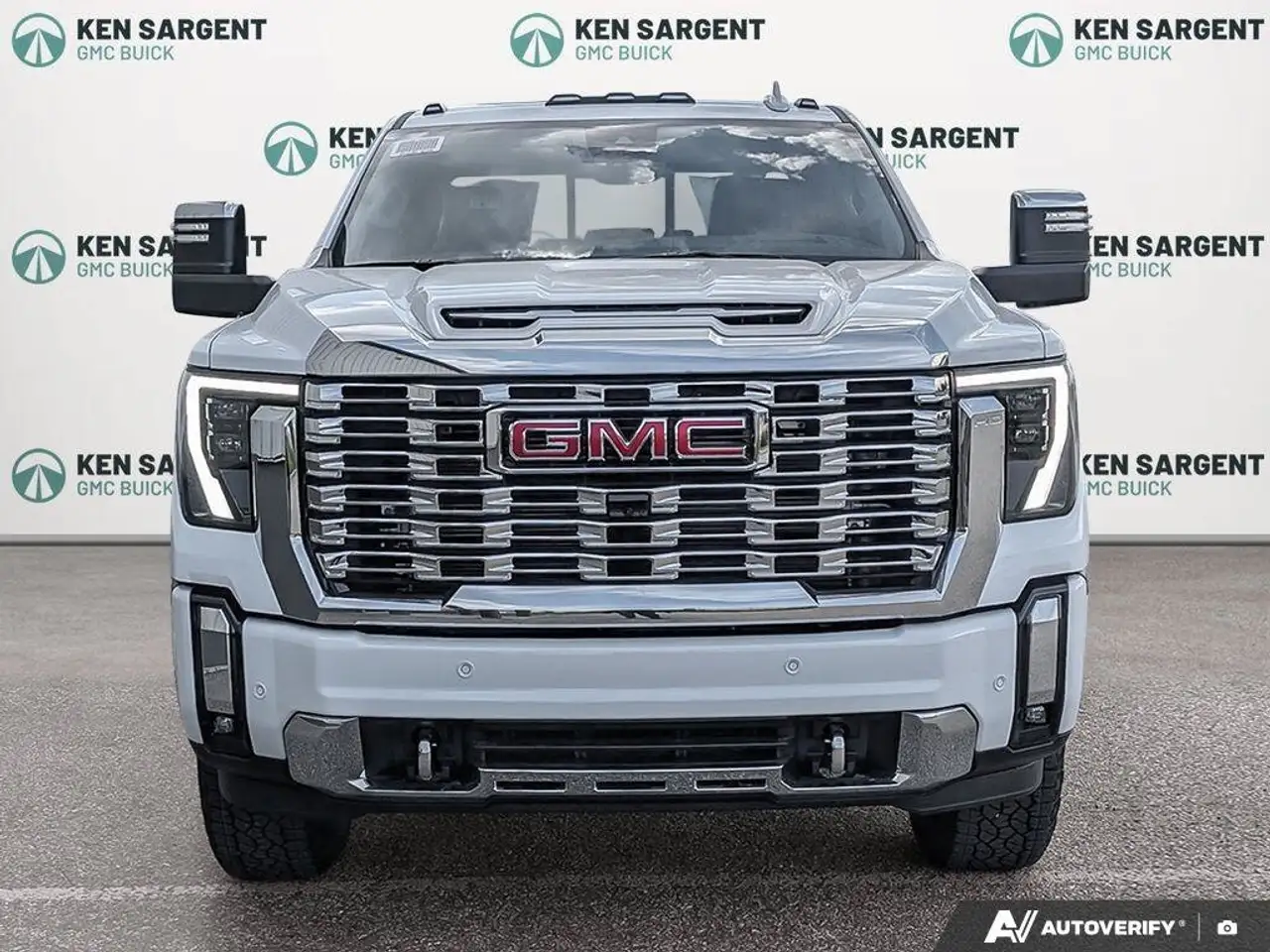 GMC Sierra 3500HD снимка GMC Sierra 3500HD