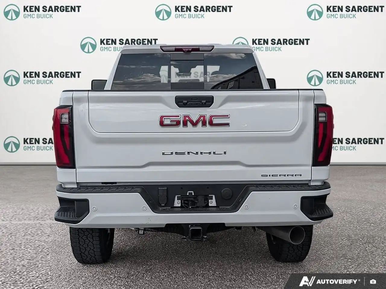 GMC Sierra 3500HD снимка GMC Sierra 3500HD