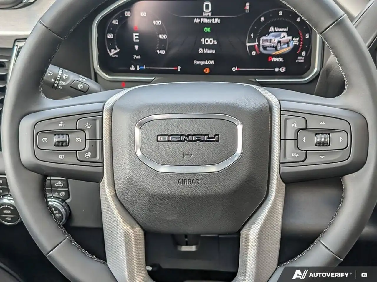 GMC Sierra 3500HD снимка GMC Sierra 3500HD