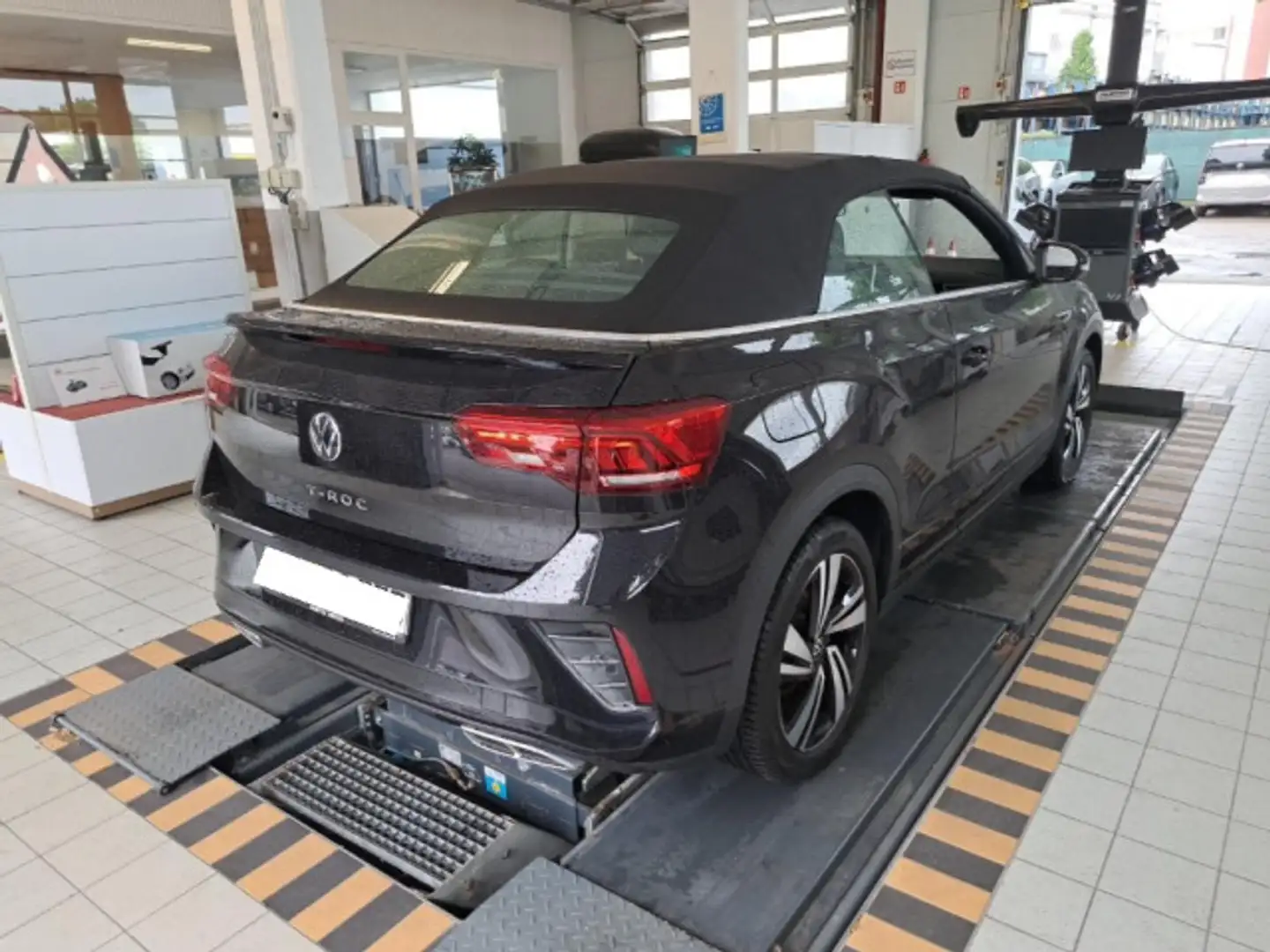 Volkswagen T-Roc 1.5 TSI R-Line DSG NAVI AHK 18" Schwarz - 2