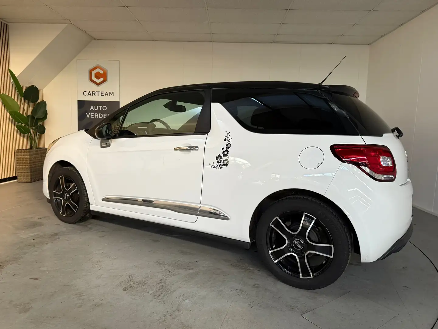 Citroen DS3 1.2 VTi Chic Airco, LMV Wit - 2