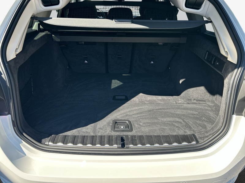 BMW 318 d Touring AHK LED Navi Komfortzugang — photo 9