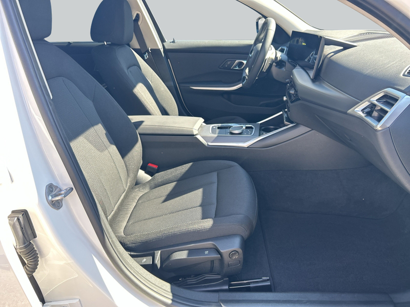 BMW 318 d Touring AHK LED Navi Komfortzugang — photo 13