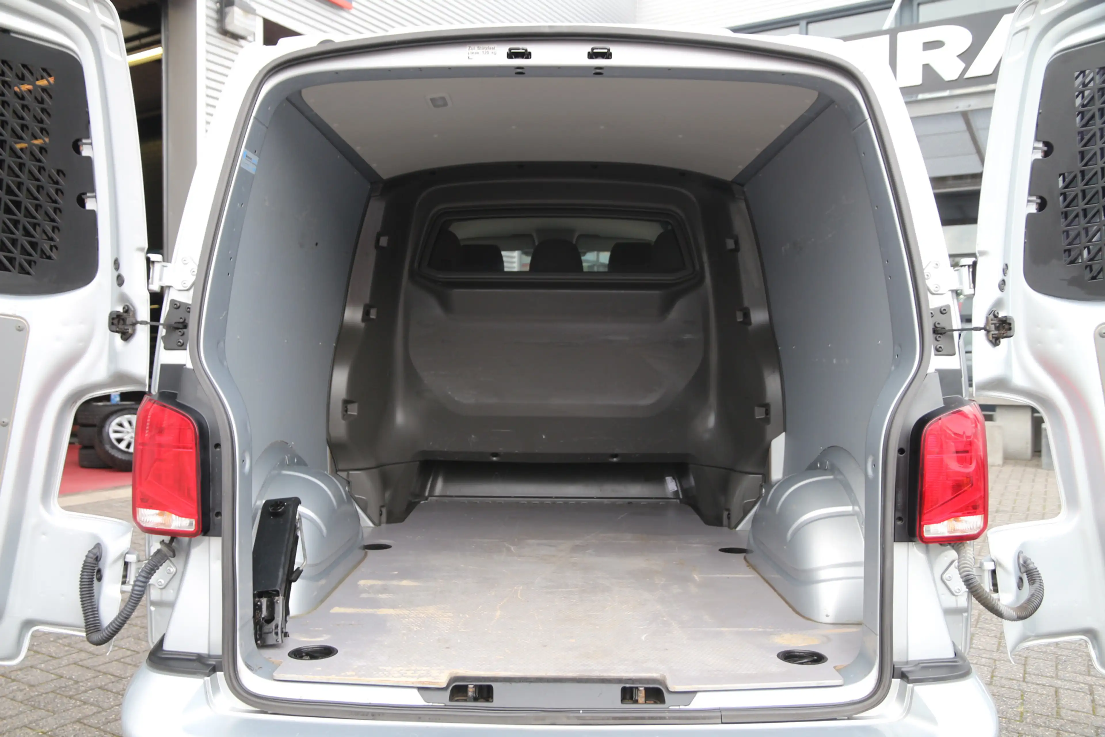 Volkswagen T6.1 Transporter 2.0 TDI 150 | Aut. | DC | L2H1 | LED | Cruise | Ai — photo 4