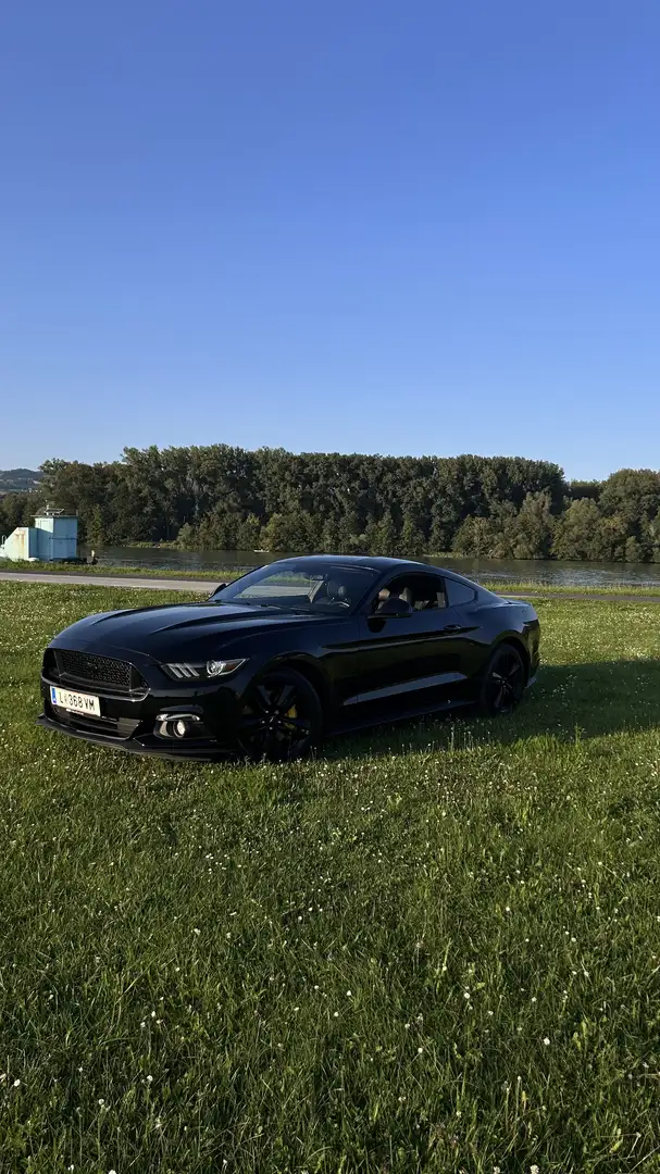 Ford Mustang 2,3 EcoBoost Schwarz - 1