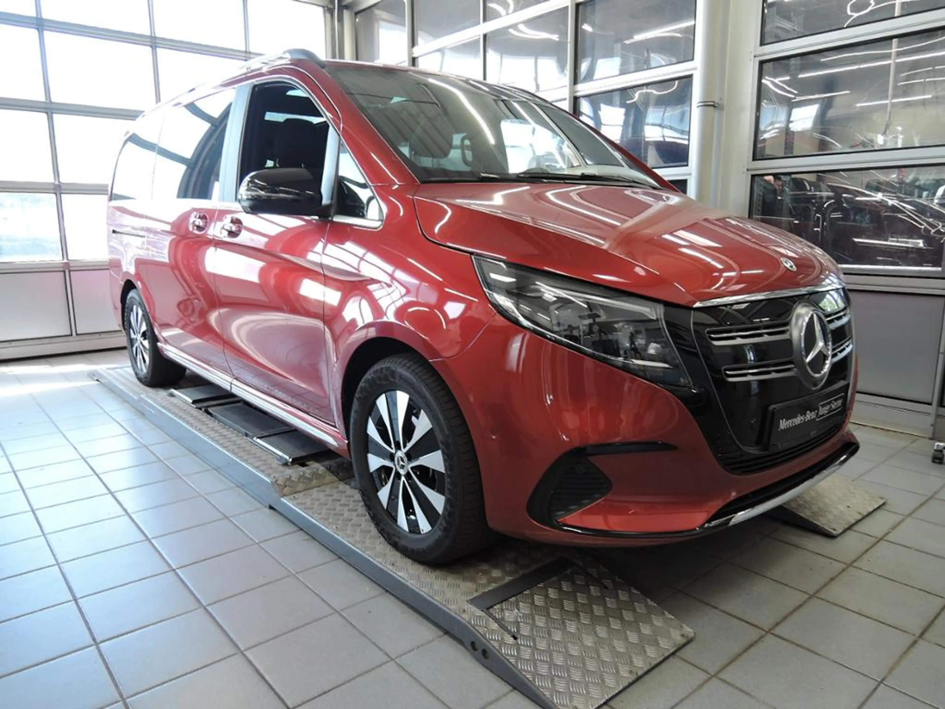 Mercedes-Benz EQV 300 AVANTGARDE Lang Panoramaschiebedach — photo 2