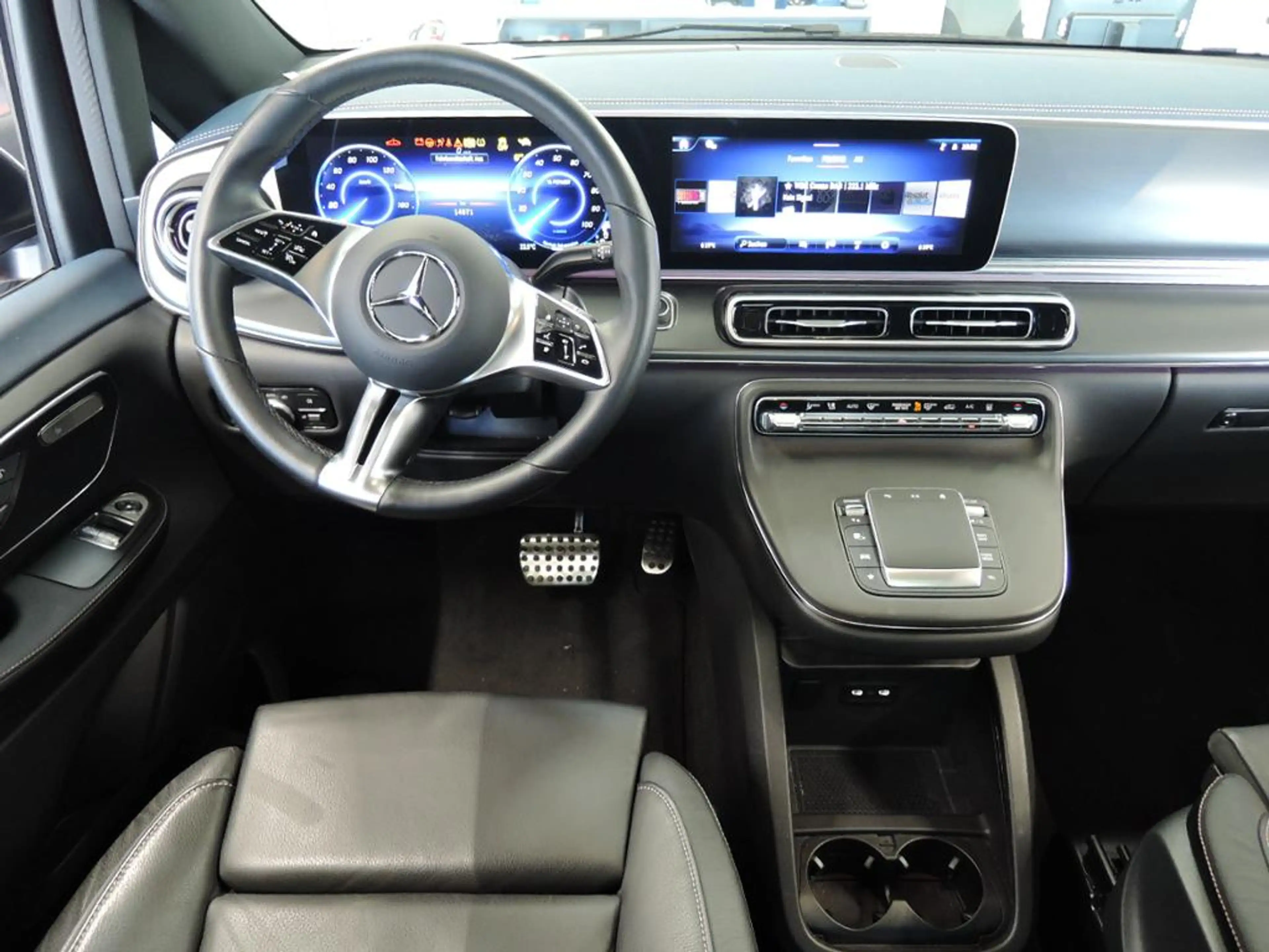 Mercedes-Benz EQV 300 AVANTGARDE Lang Panoramaschiebedach — photo 5