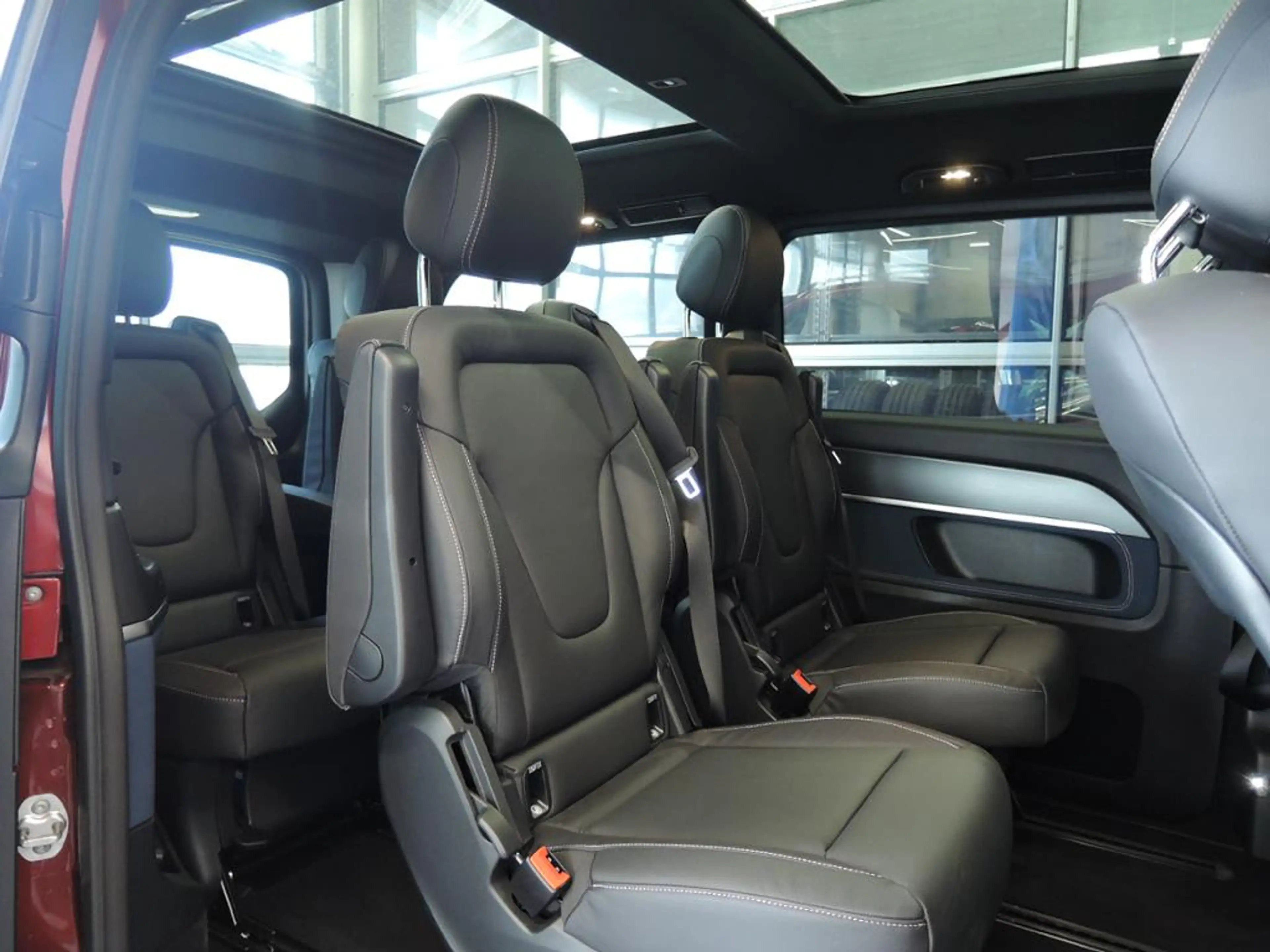 Mercedes-Benz EQV 300 AVANTGARDE Lang Panoramaschiebedach — photo 7