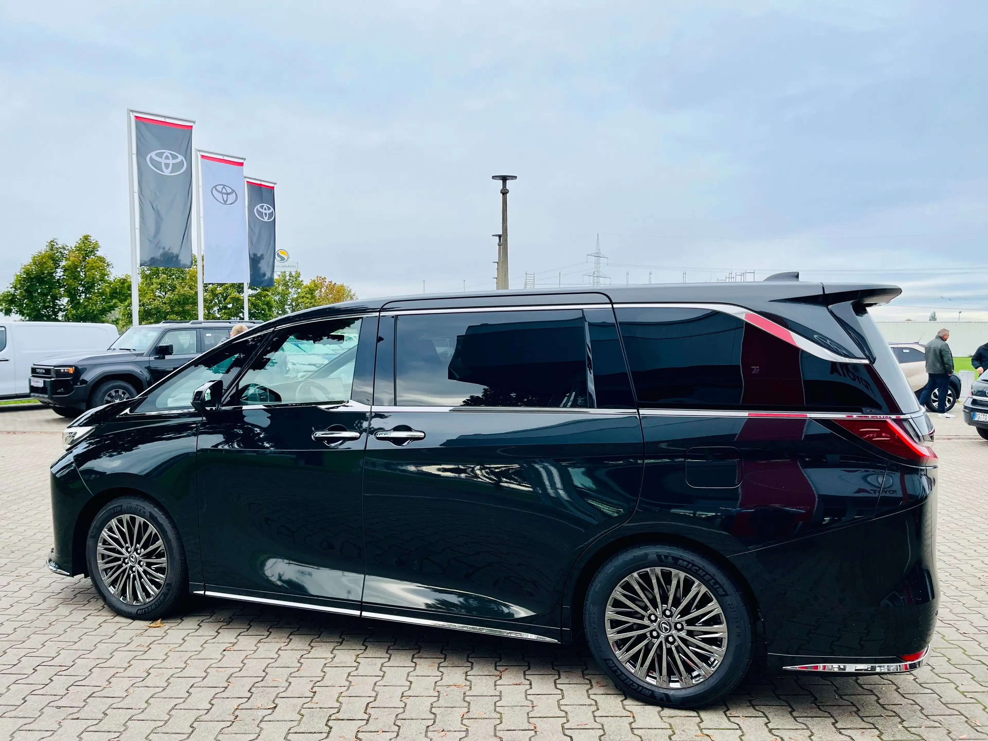 Lexus LM 350 h Executive — photo 5