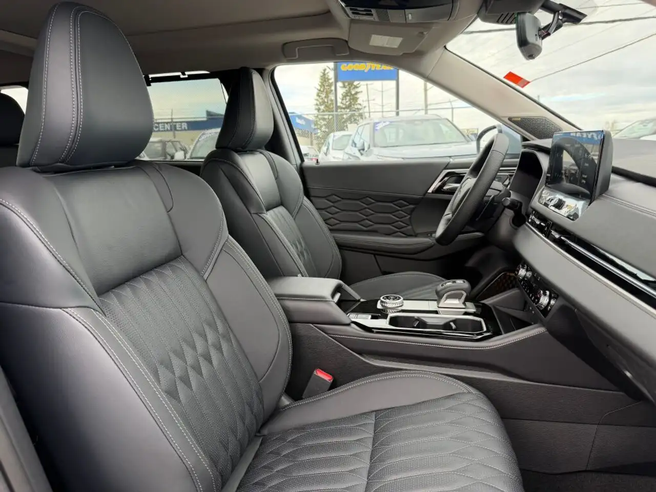 Mitsubishi Outlander снимка Mitsubishi Outlander