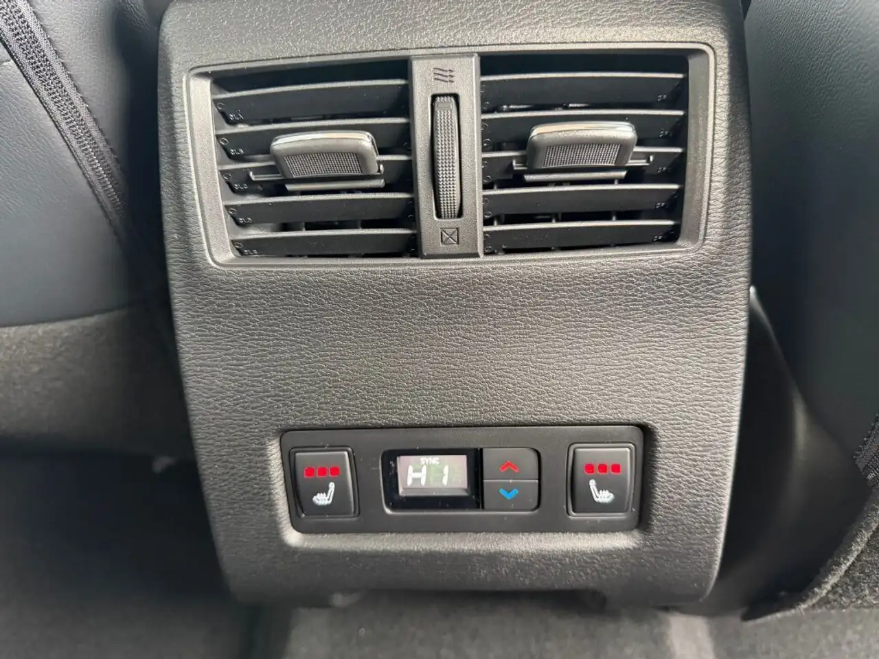Mitsubishi Outlander снимка Mitsubishi Outlander