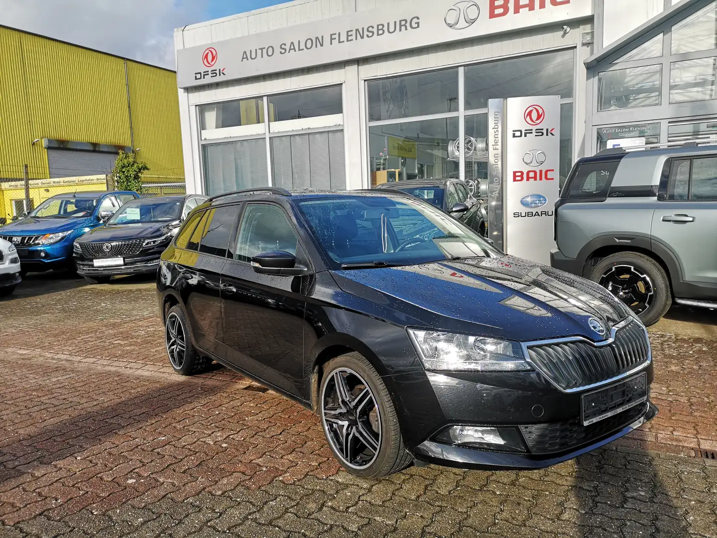 Skoda Fabia Cool Plus*Sitzheizung*Klima*8-fach bereift Schwarz - 1