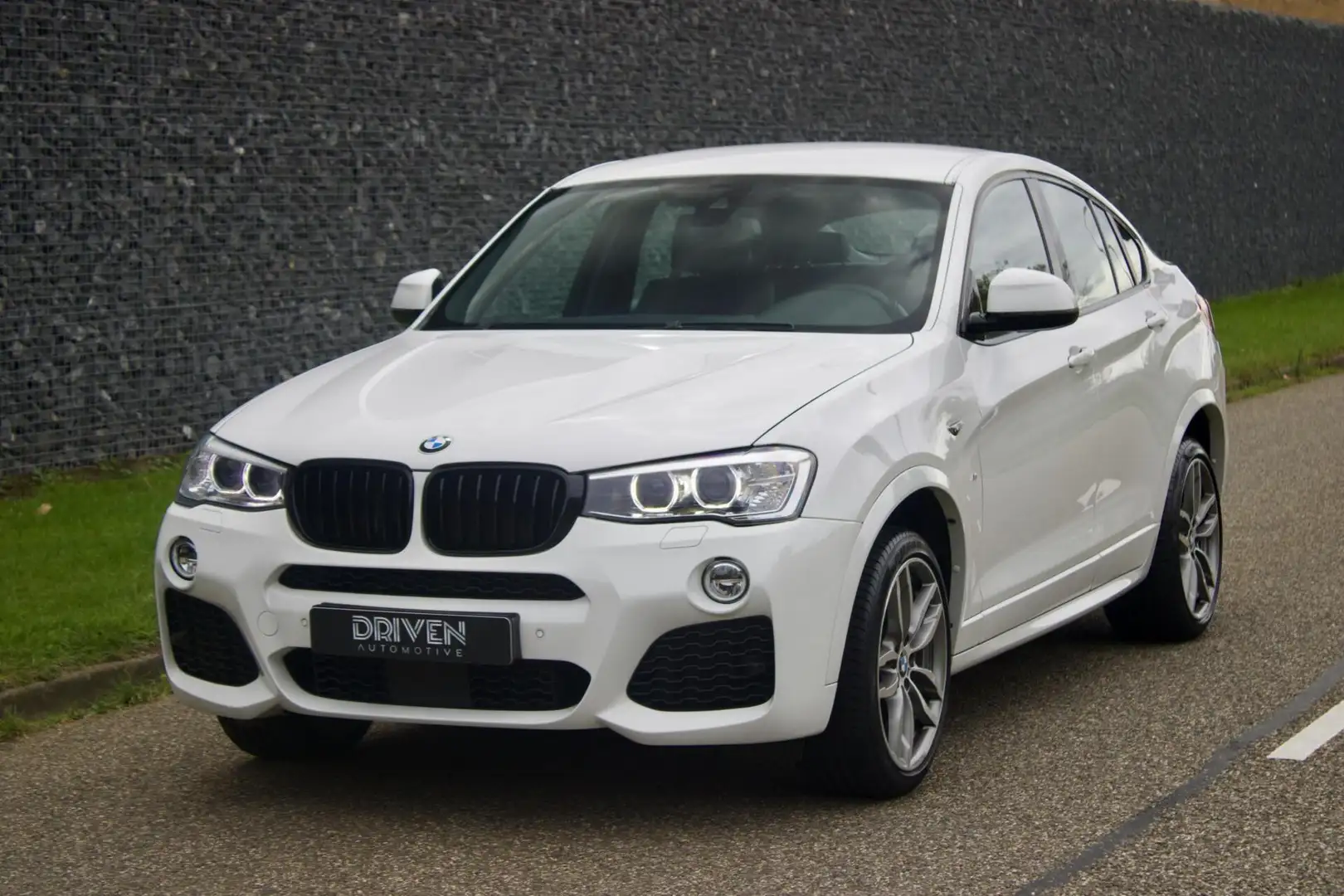 BMW X4 xDrive20i High Executive| M Pakket - CarPlay - 54d Blanco - 1