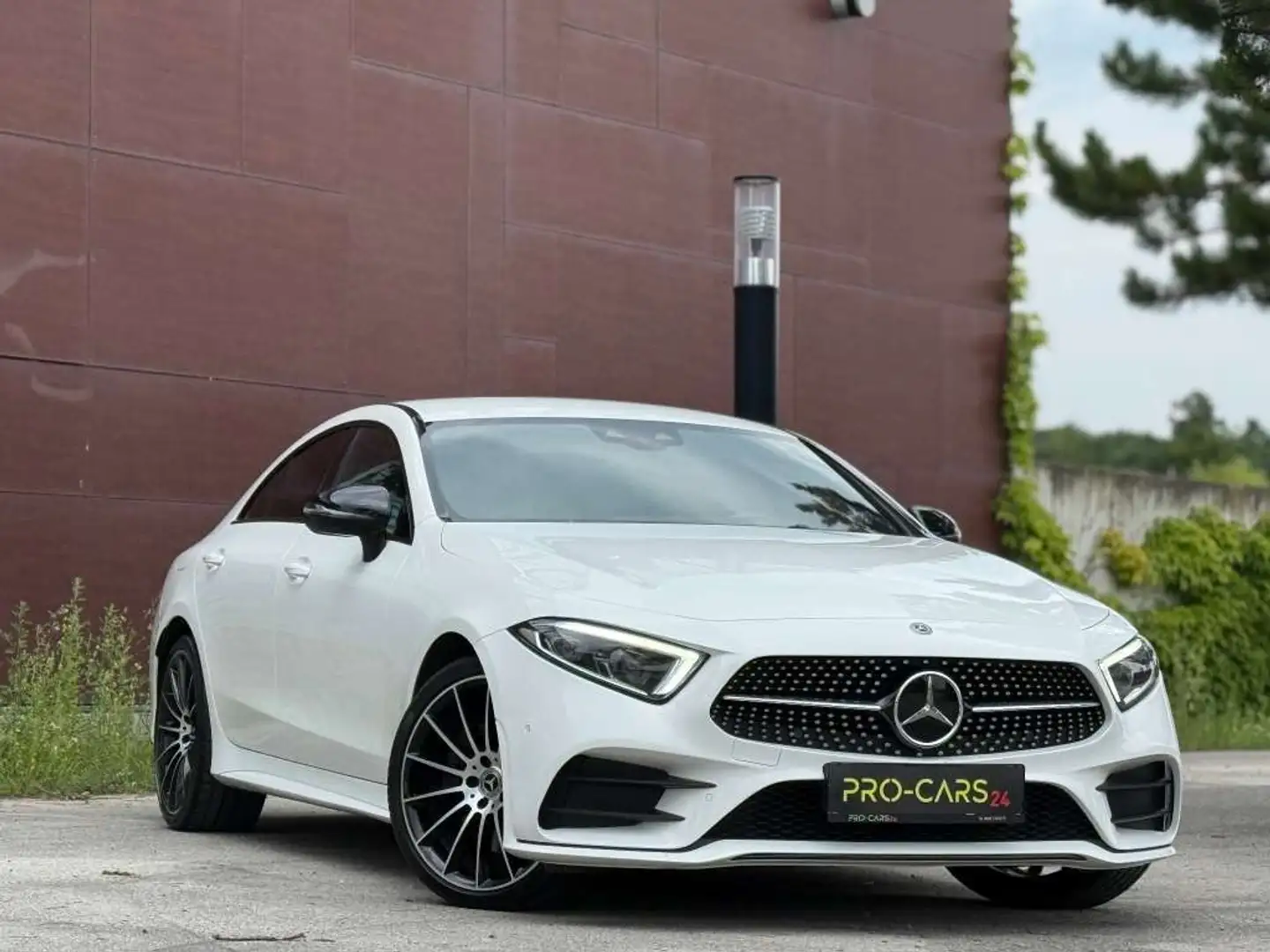 Mercedes-Benz CLS 350 d // 4Matic // AMG-Line // GARANTIE Weiß - 1