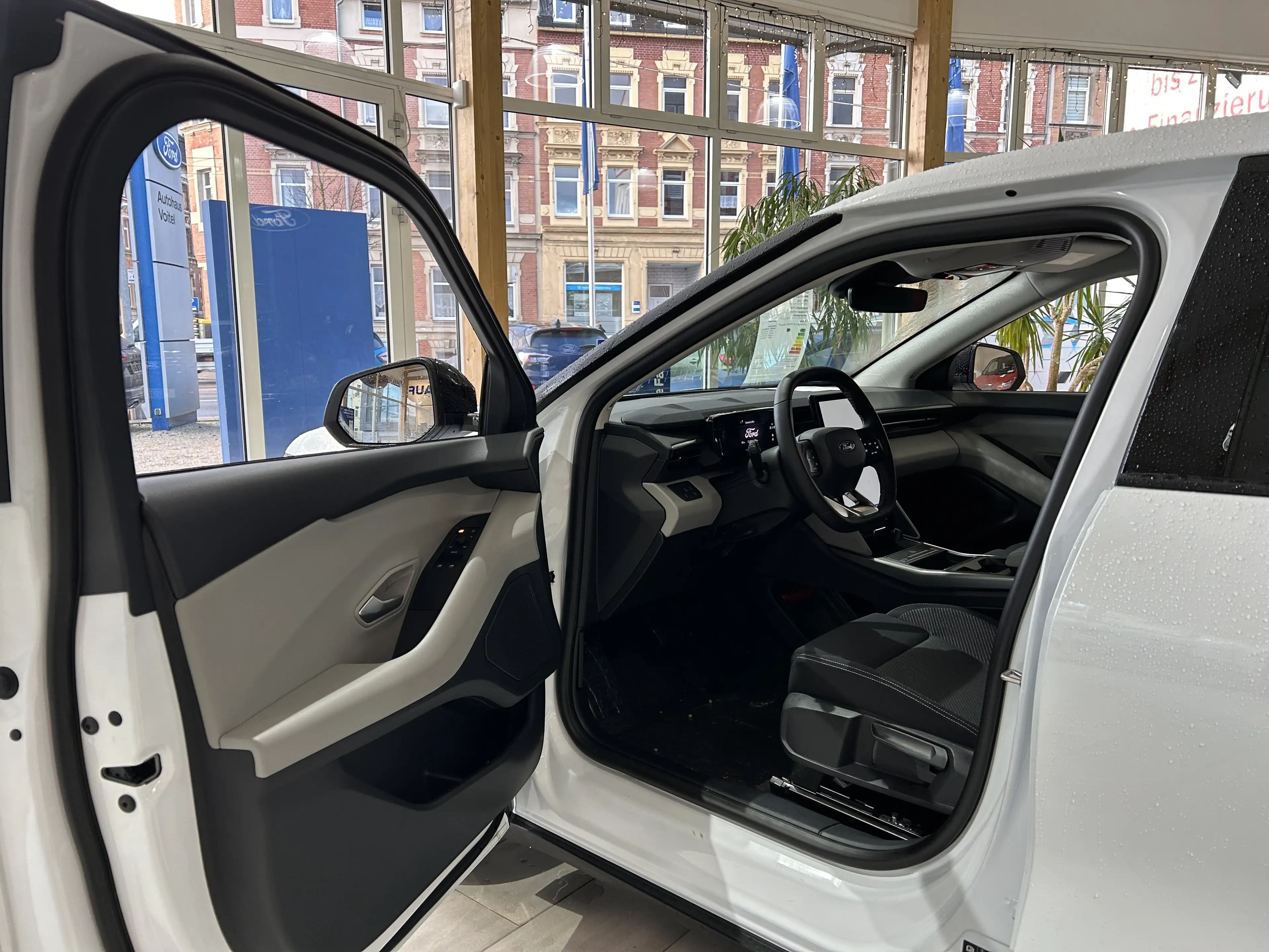 Ford Explorer Select RWD — photo 9