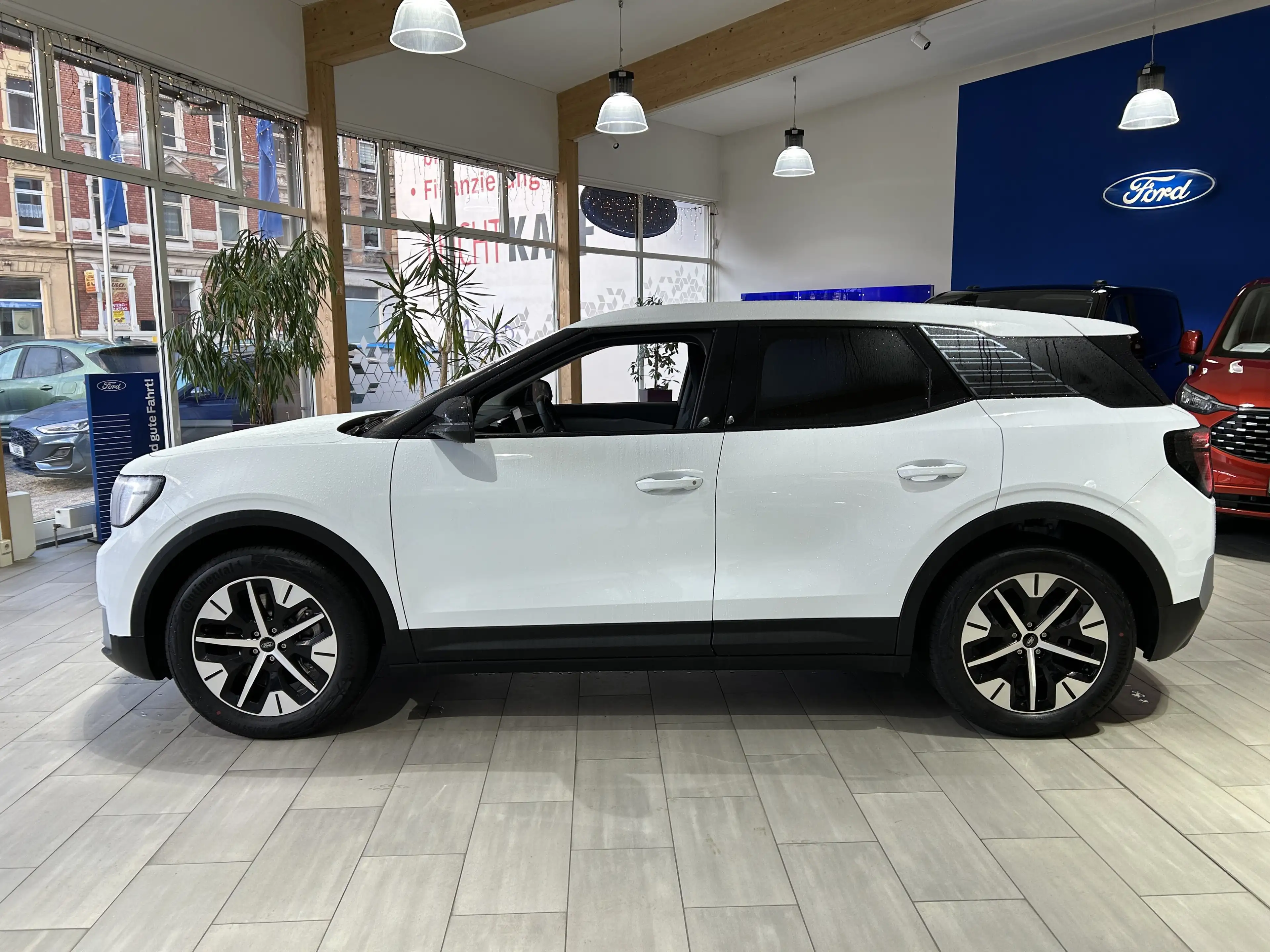 Ford Explorer Select RWD — photo 8
