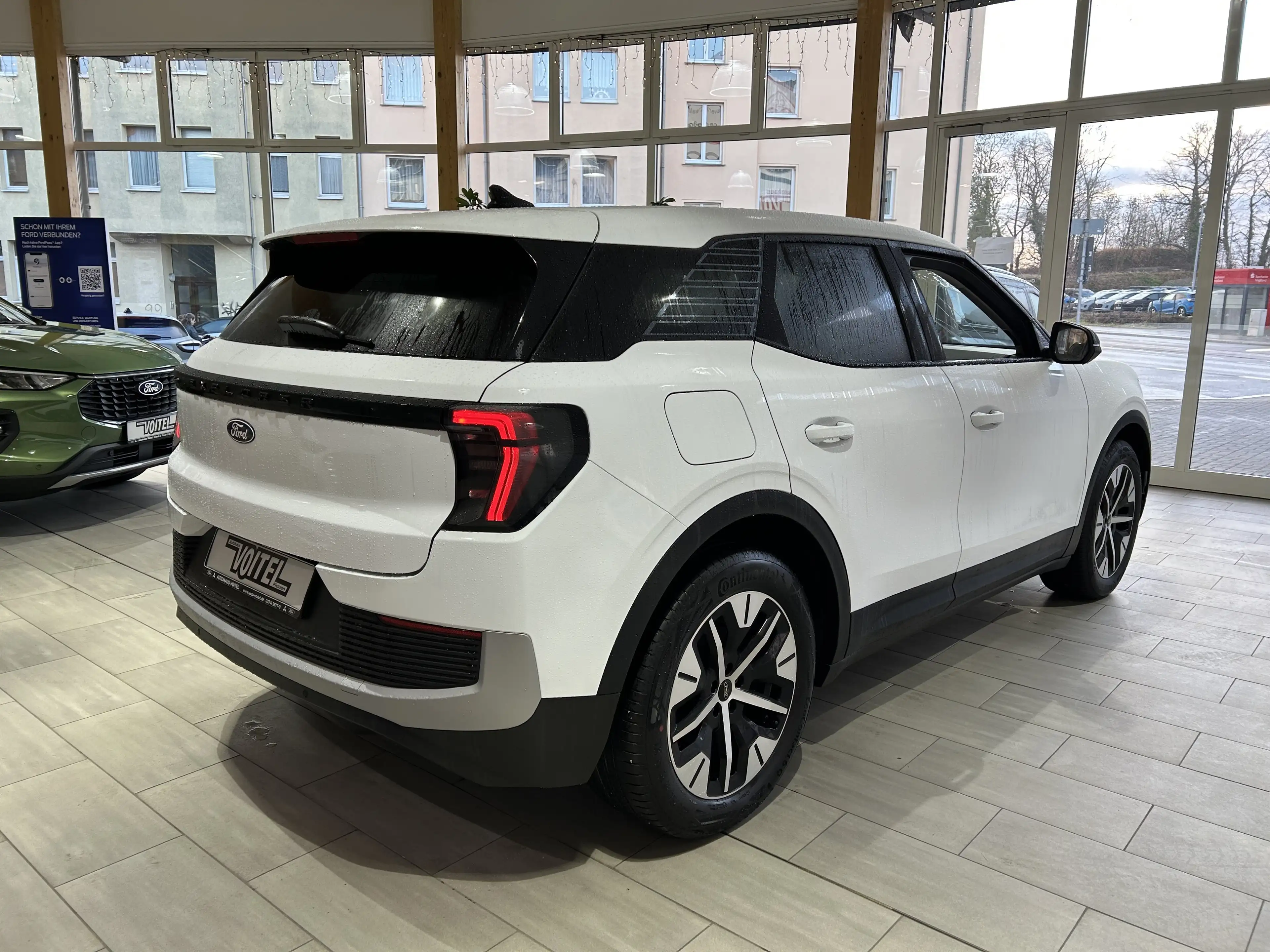 Ford Explorer Select RWD — photo 5
