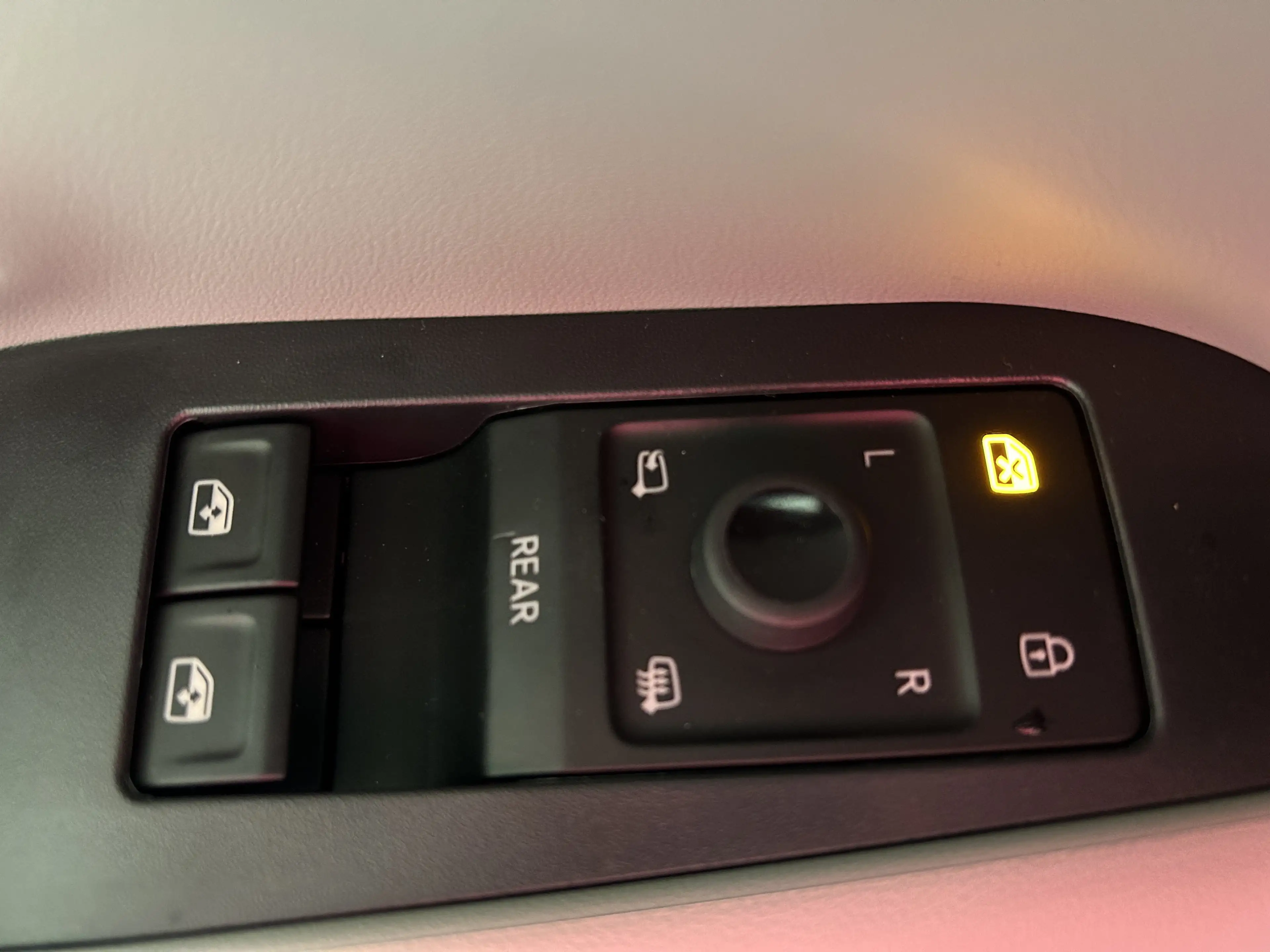 Ford Explorer Select RWD — photo 10