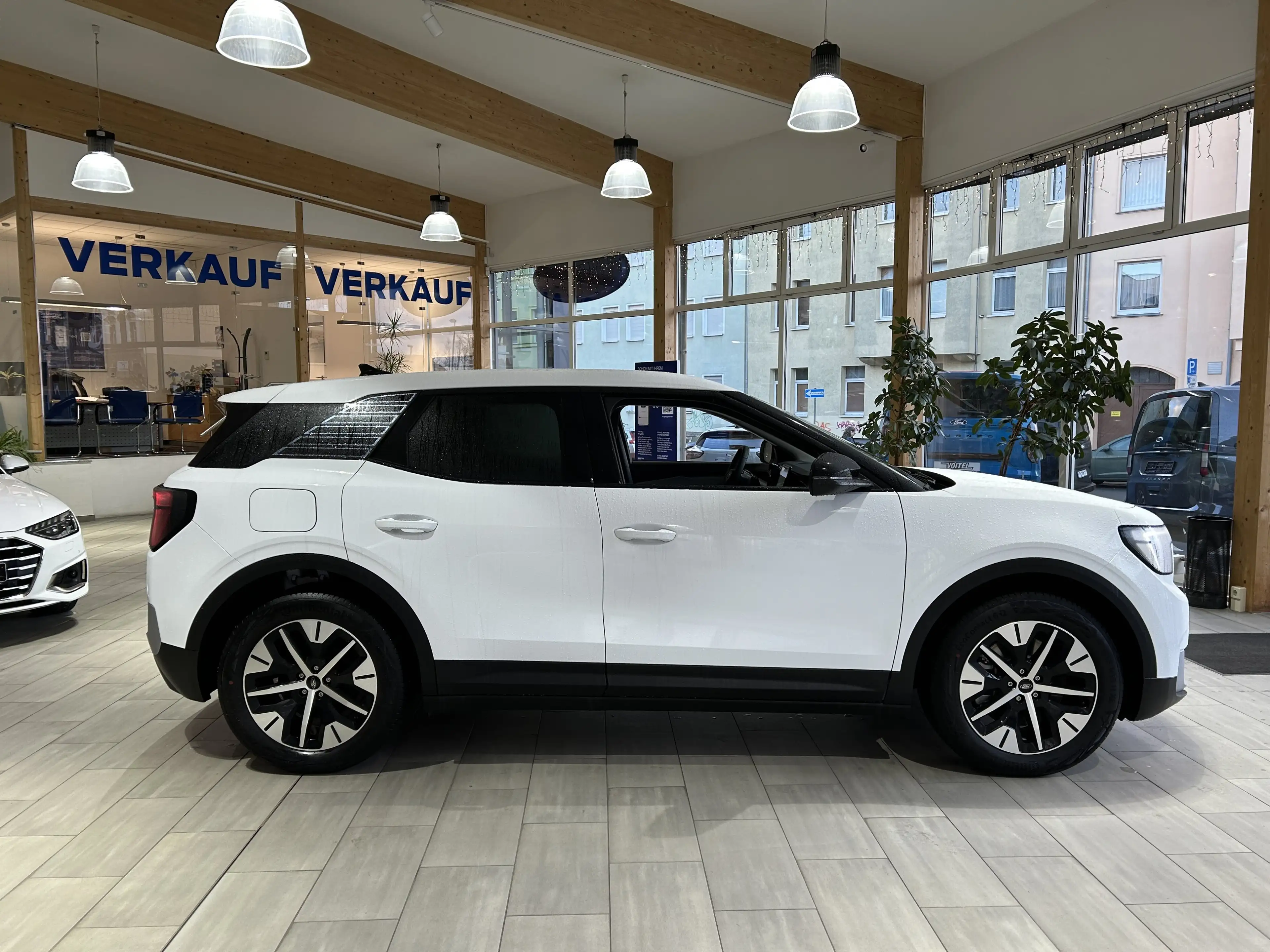 Ford Explorer Select RWD — photo 4