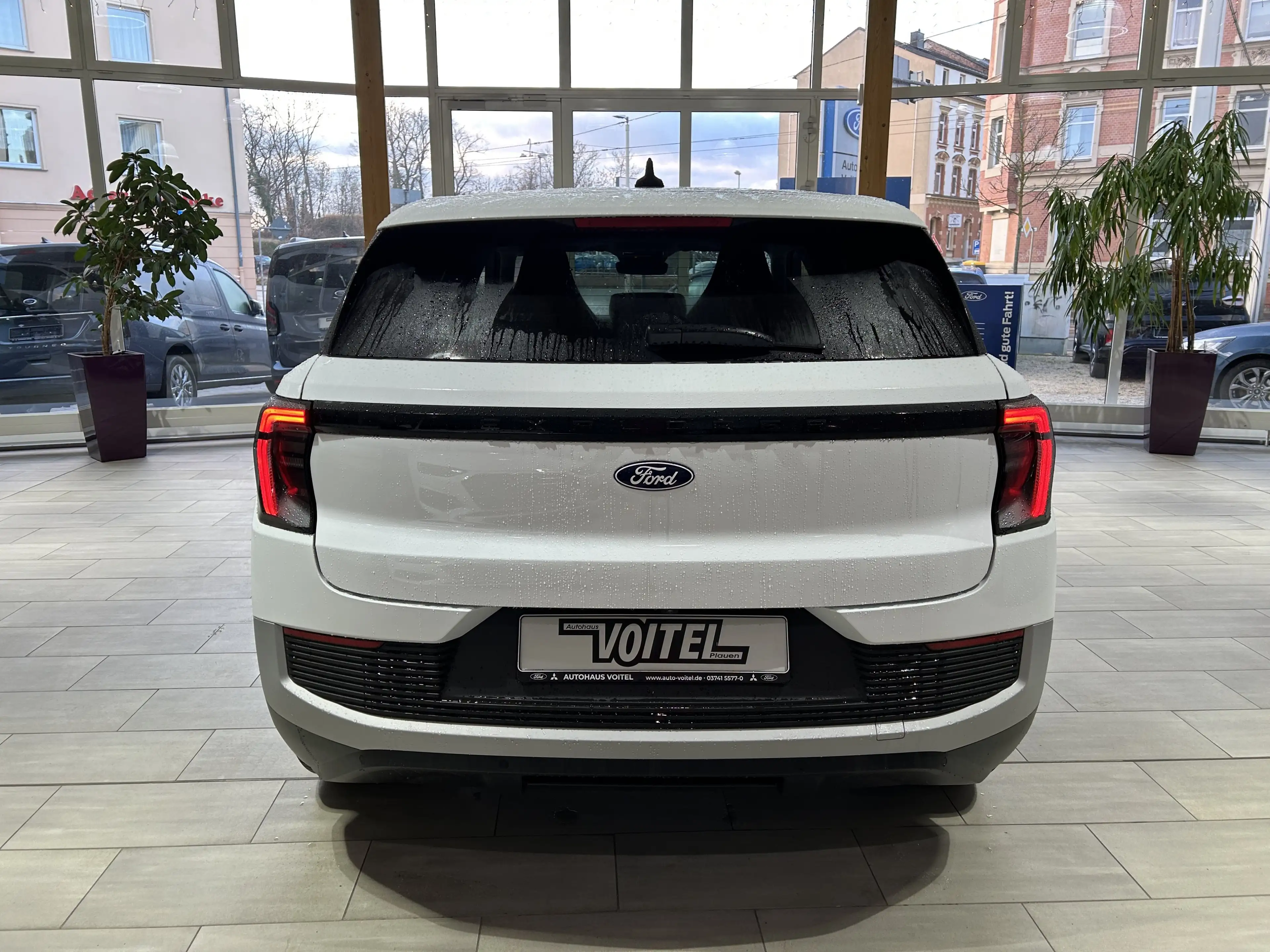 Ford Explorer Select RWD — photo 6