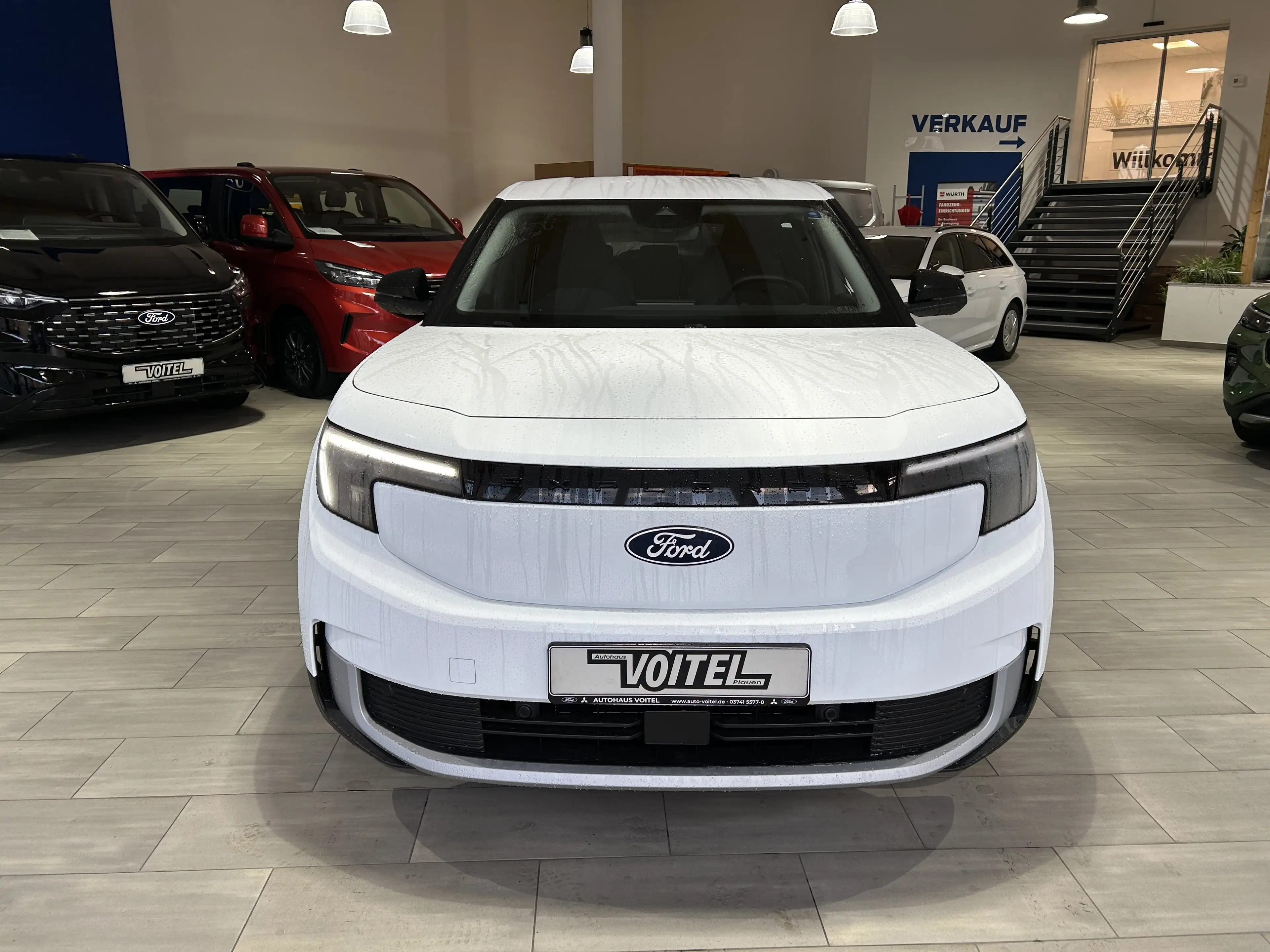 Ford Explorer Select RWD — photo 2