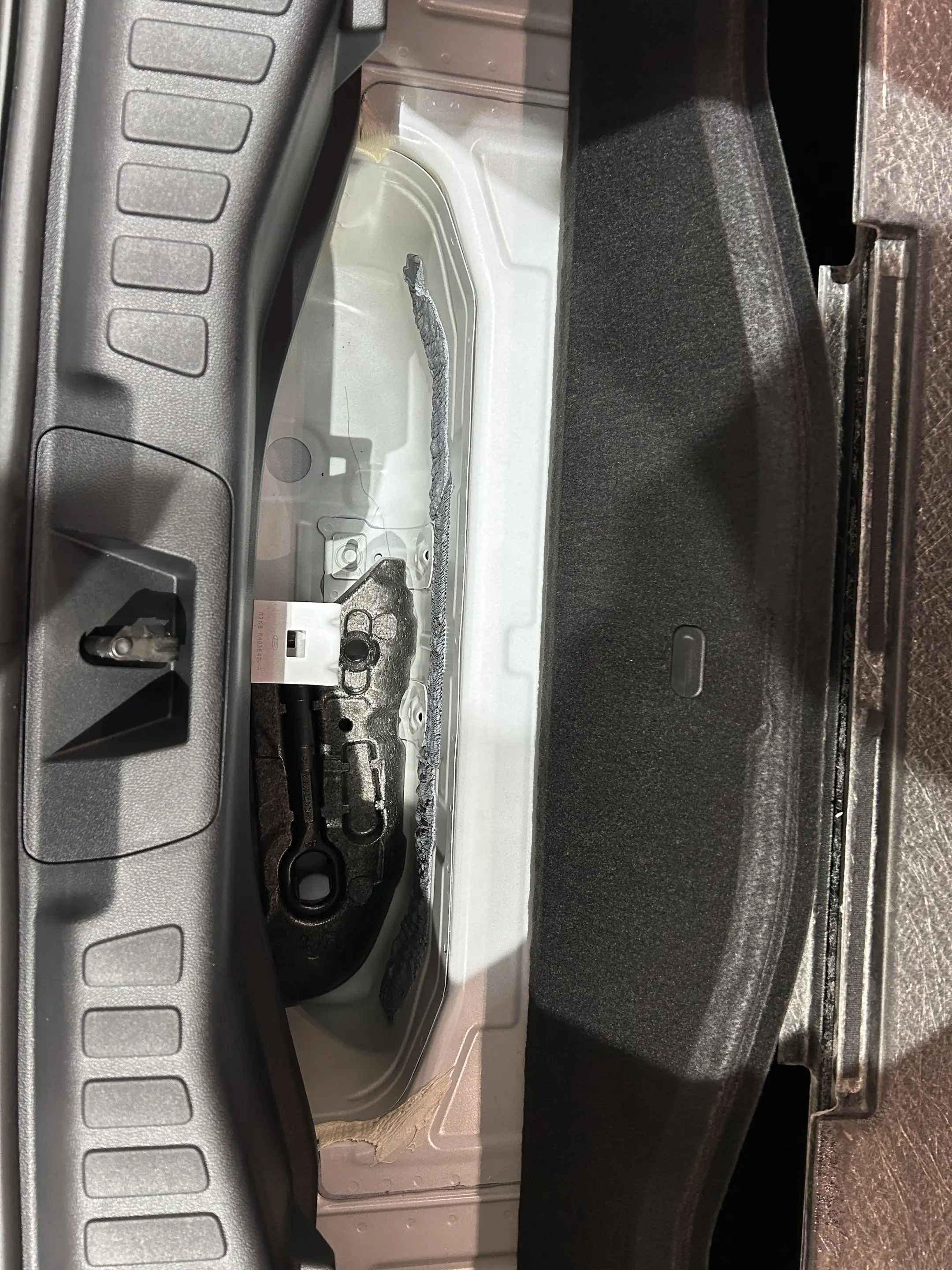 Ford Explorer Select RWD — photo 15