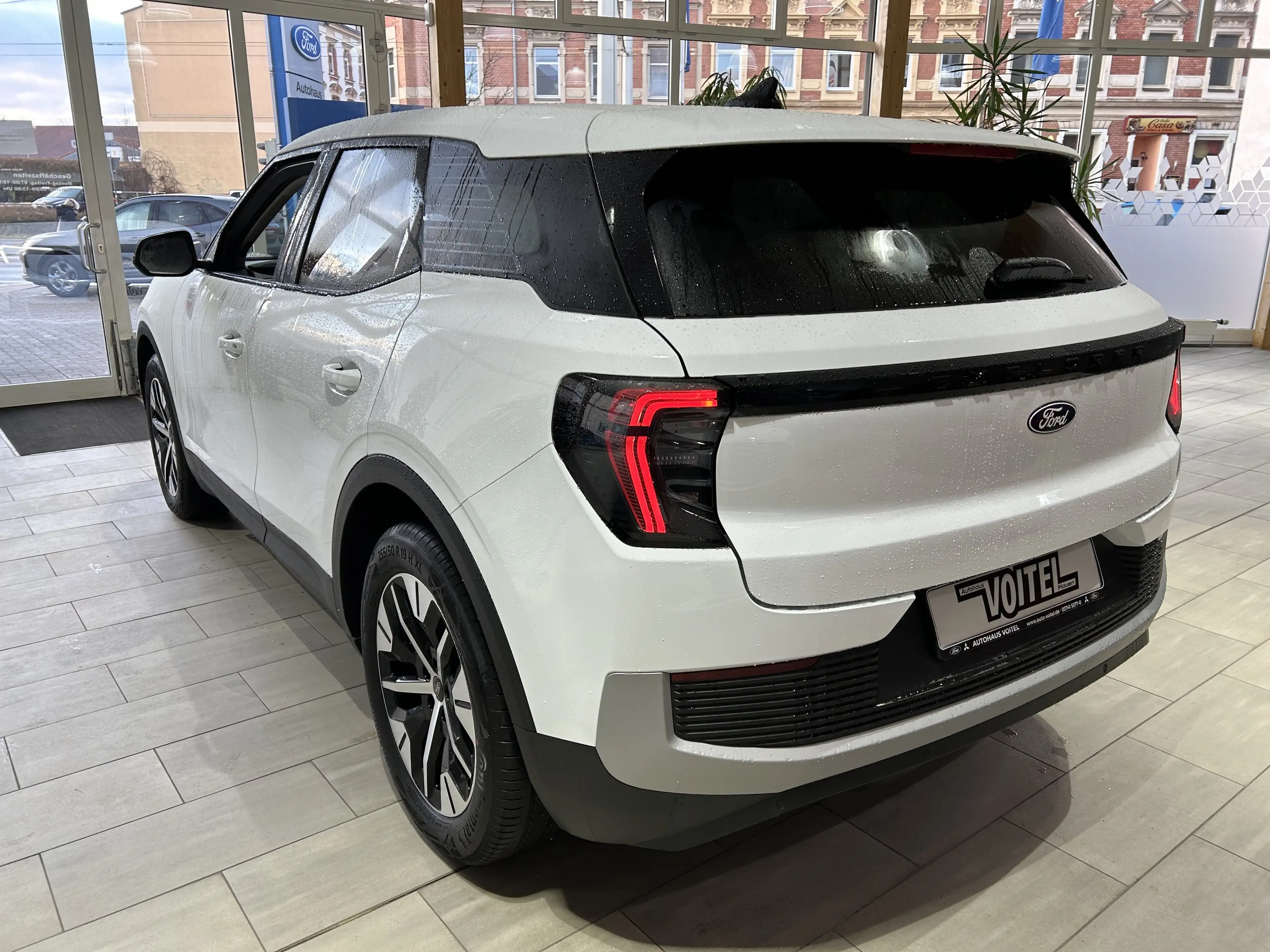 Ford Explorer Select RWD — photo 7