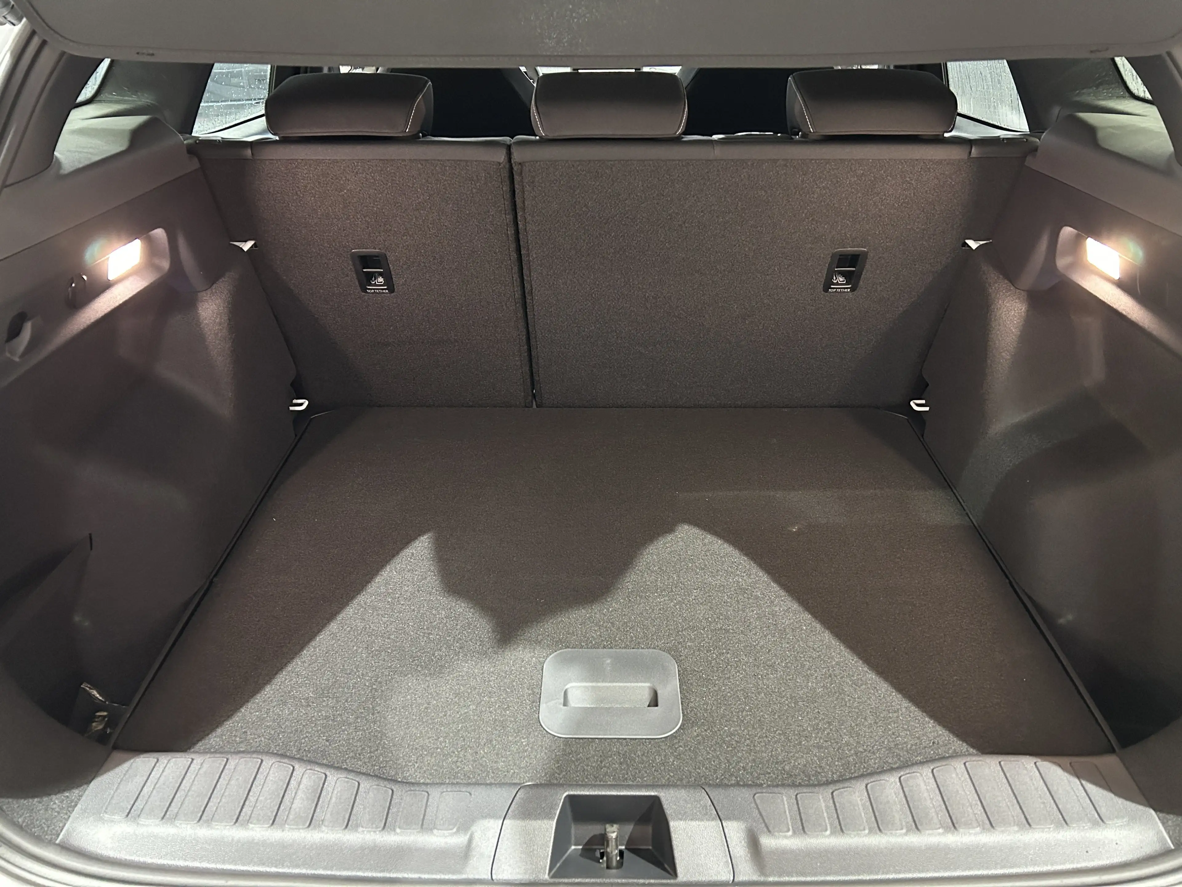Ford Explorer Select RWD — photo 13