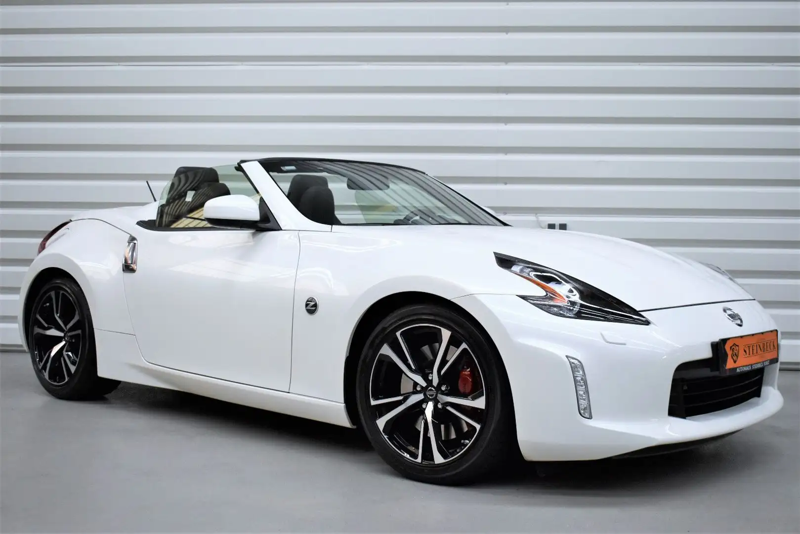 Nissan 370Z Roadster+Kamera+Navi+Bose+1.Hand+17.500KM Weiß - 1