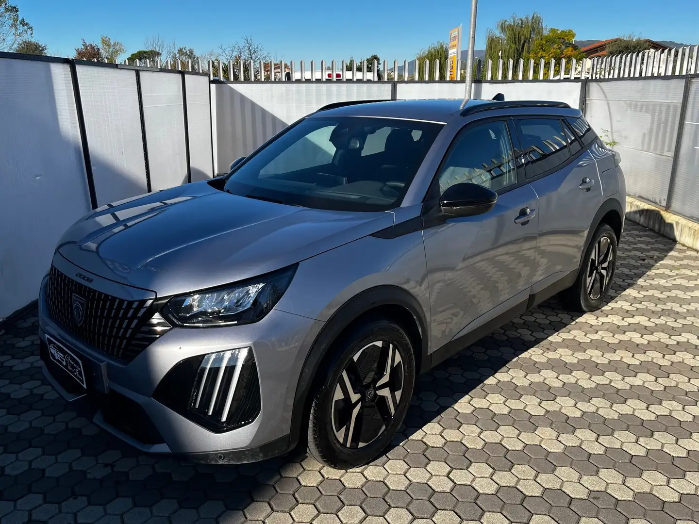 Peugeot 2008 2008 1.2 puretech Allure s Zilver - 1