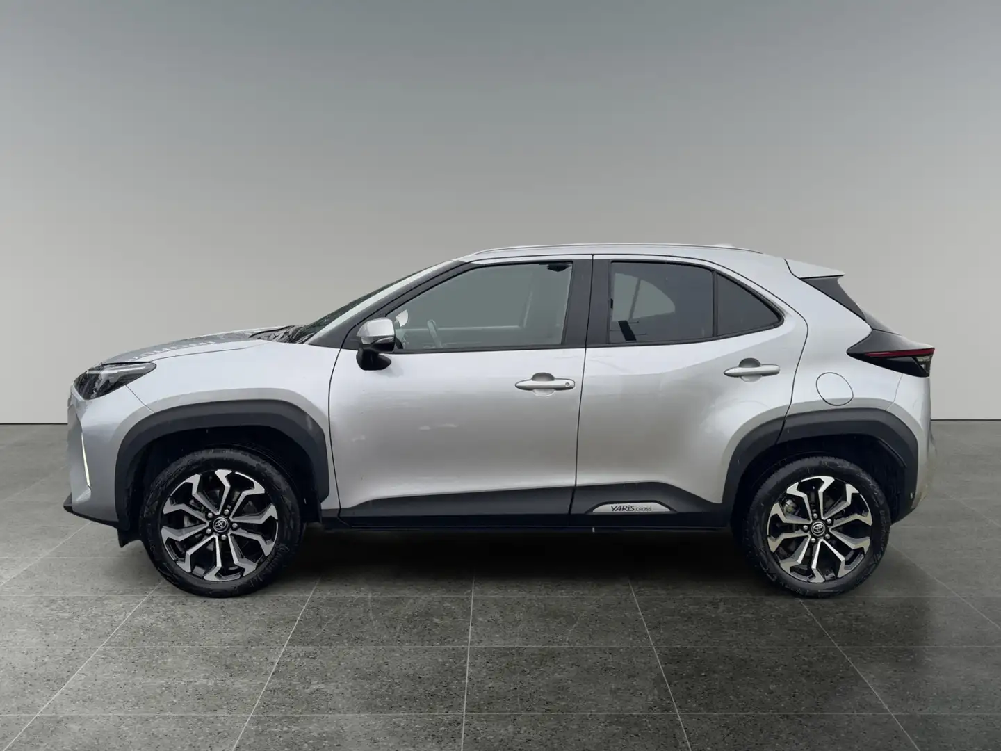 Toyota Yaris Cross 1,5 l Hybrid 4x2, Active Drive Argent - 2