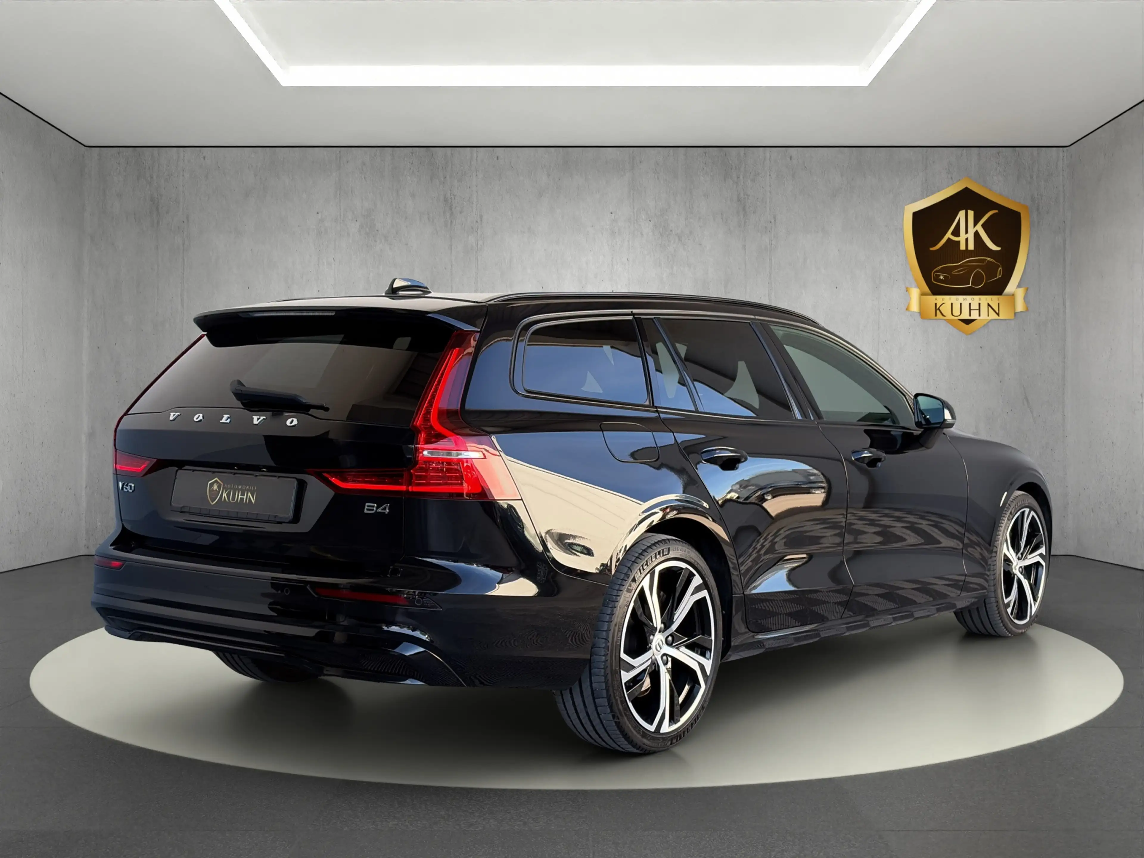 Volvo V60 B4*PLUS DARK*PILOT ASS*R.KAM*HARMAN K*4xSHZ* — photo 8