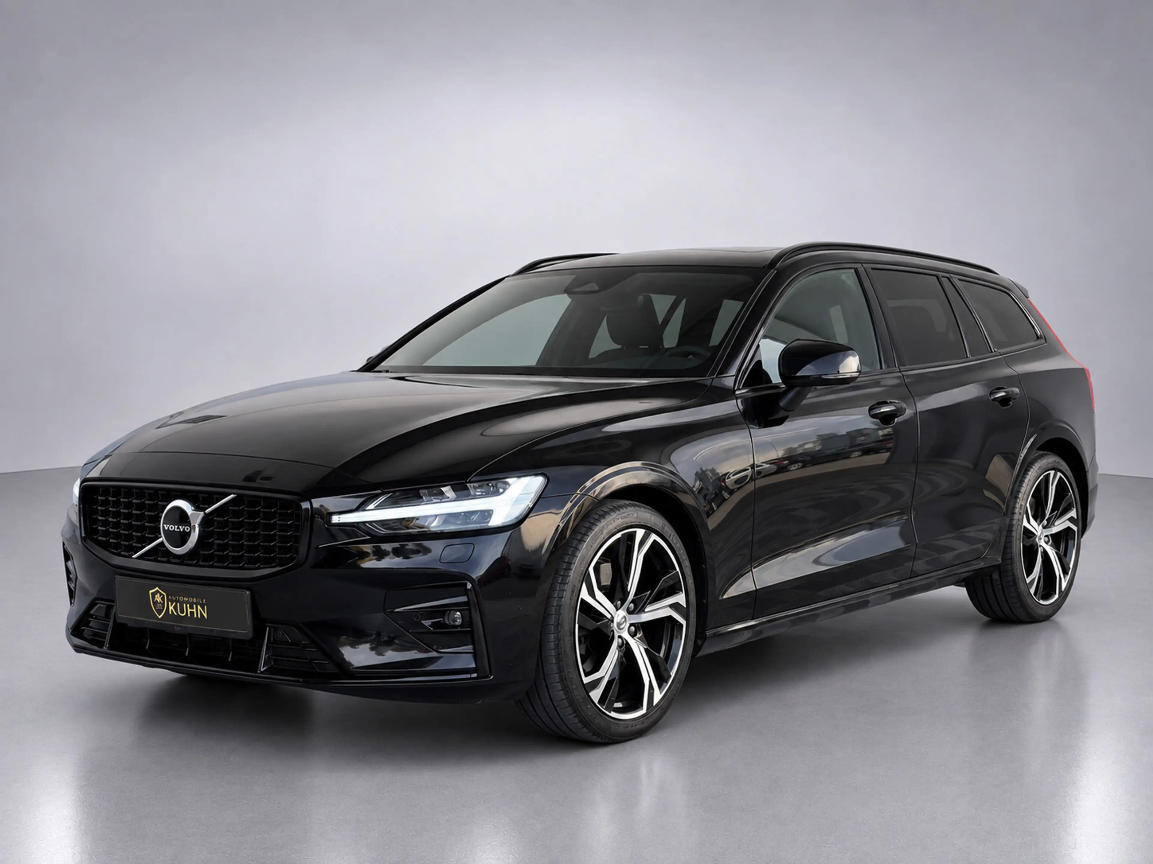 Volvo V60 B4*PLUS DARK*PILOT ASS*R.KAM*HARMAN K*4xSHZ*