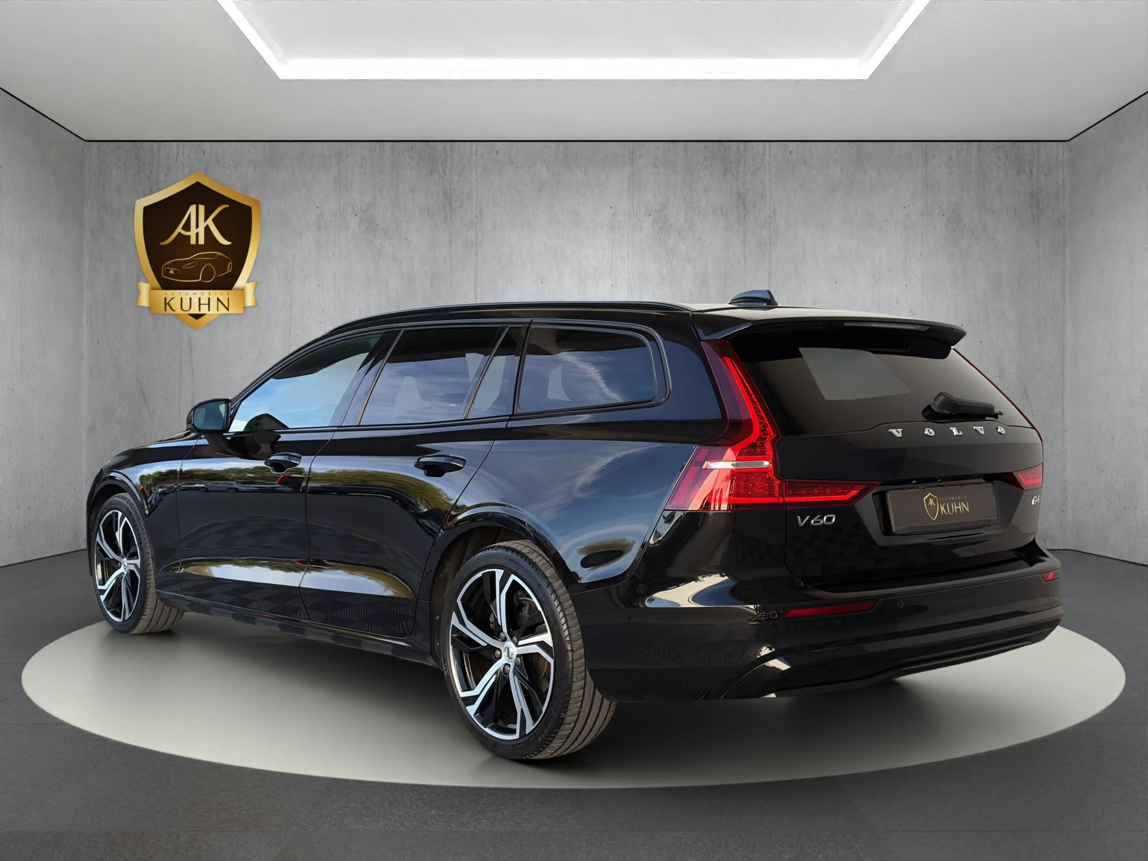 Volvo V60 B4*PLUS DARK*PILOT ASS*R.KAM*HARMAN K*4xSHZ* — photo 6