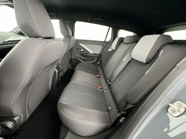 Opel Astra view 9