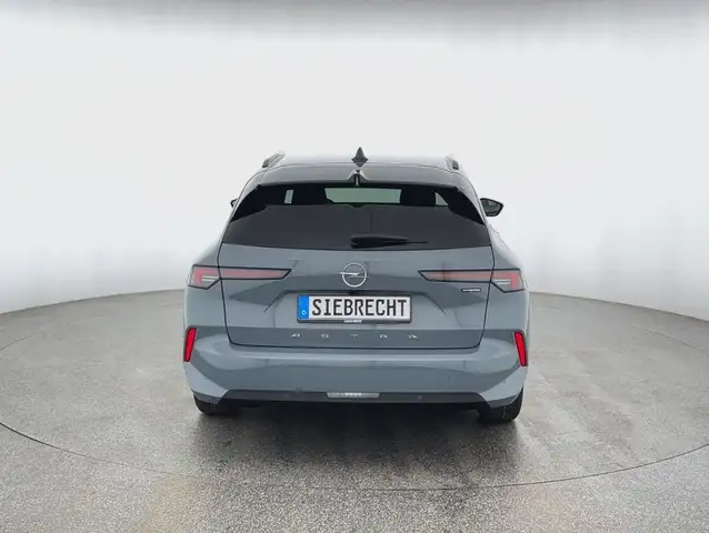 Opel Astra view 4