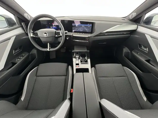 Opel Astra view 7