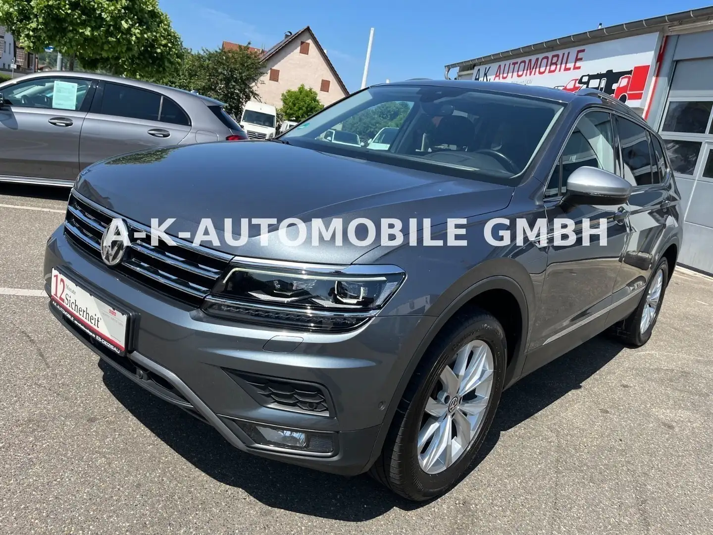Volkswagen Tiguan Allspace Highline 4M*LED*ACC*360°*DSG*AHK Grau - 2
