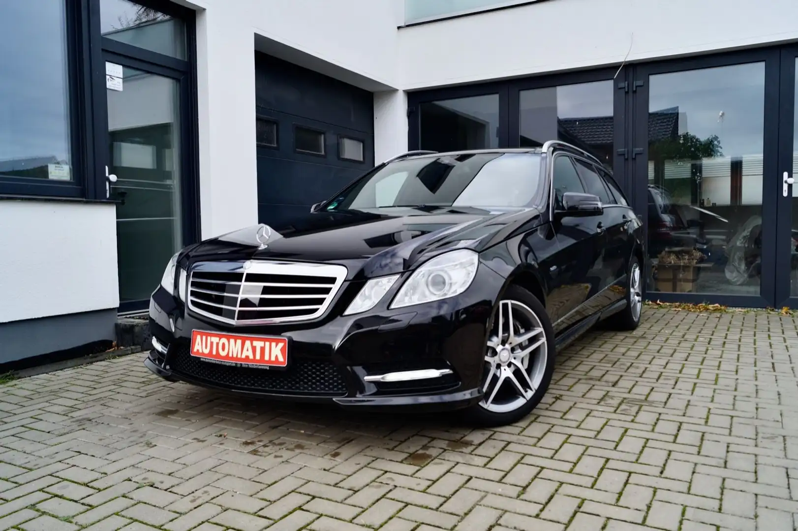 Mercedes-Benz E 500 4Matic AMG-STANDHZG-AHK-ACC-SPUR- Schwarz - 1