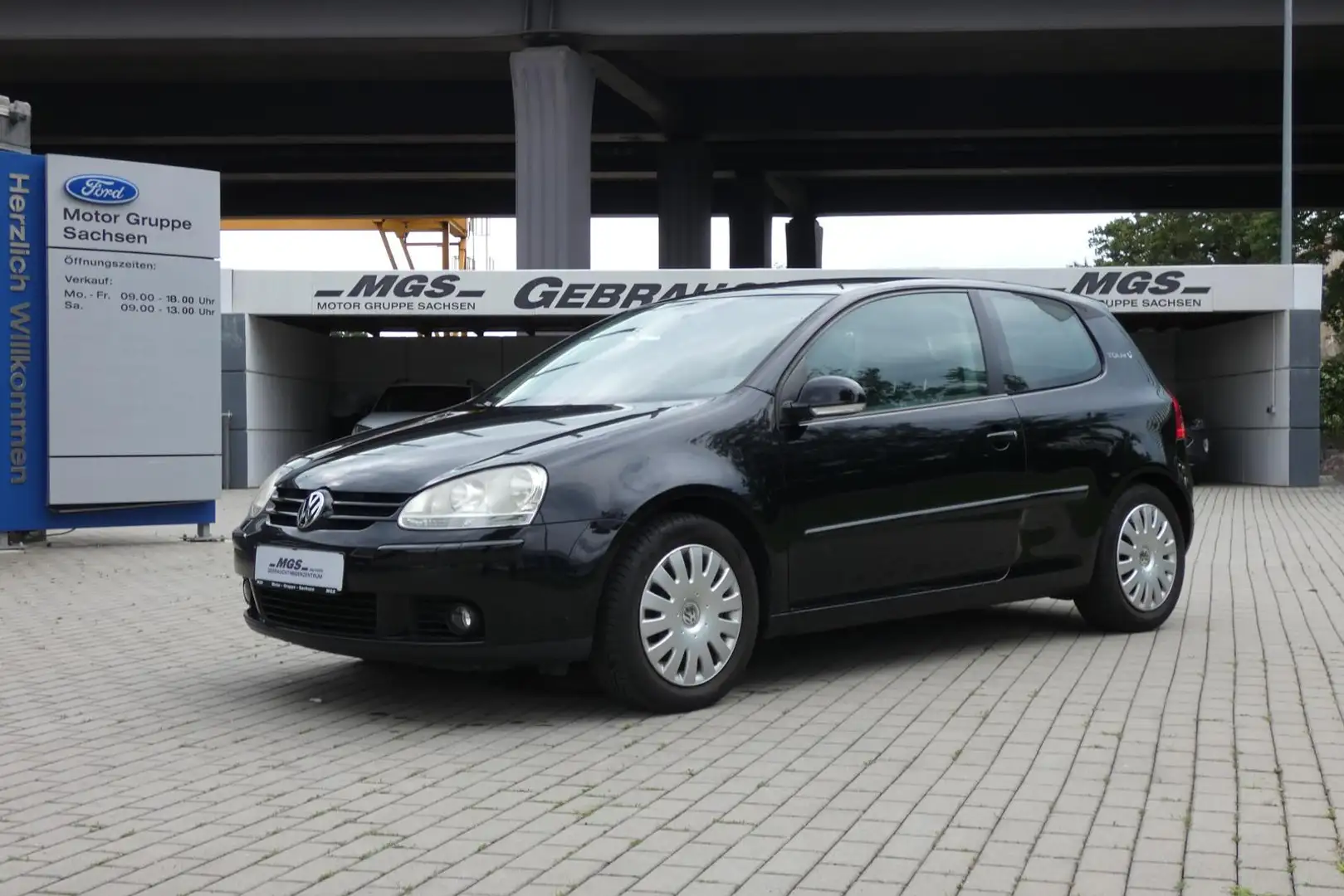 Volkswagen Golf V 1.6 'Tour' #PDC #SITZHZG #KLIMA Schwarz - 2