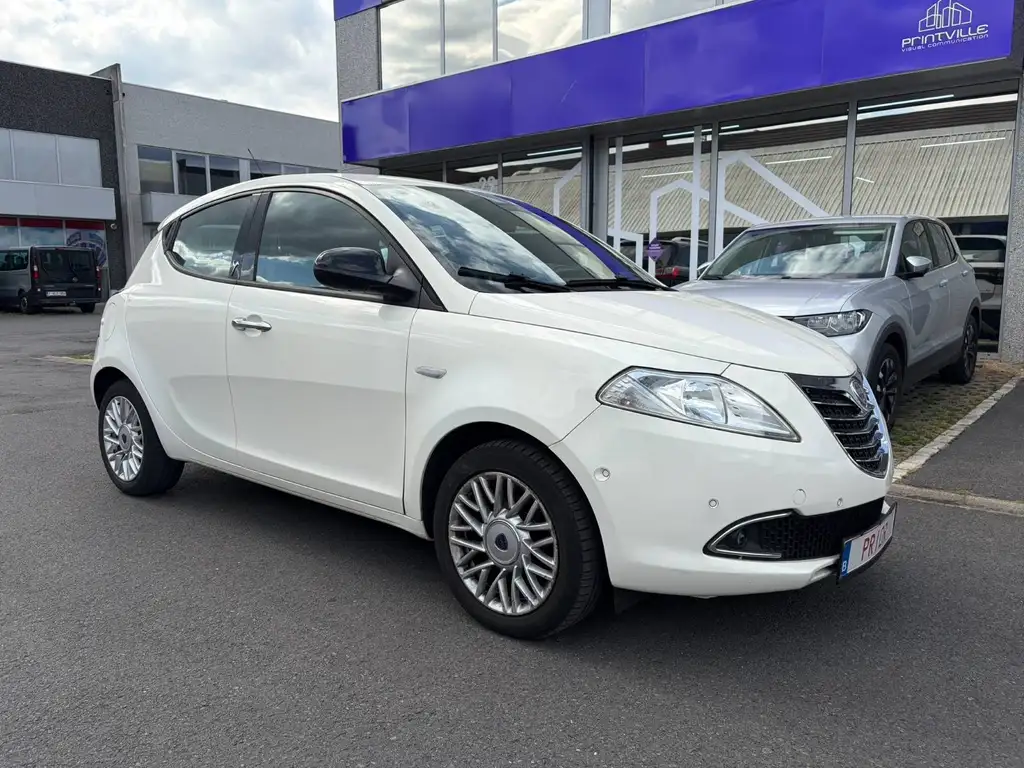 Lancia Ypsilon