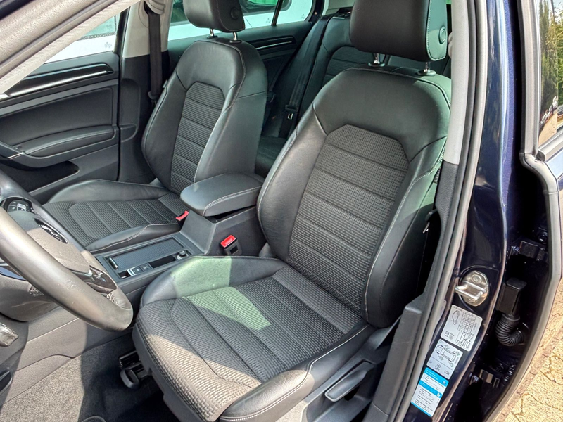 Volkswagen Golf VII 2.0 TDI Highline Xenon ALU Kamera — photo 9