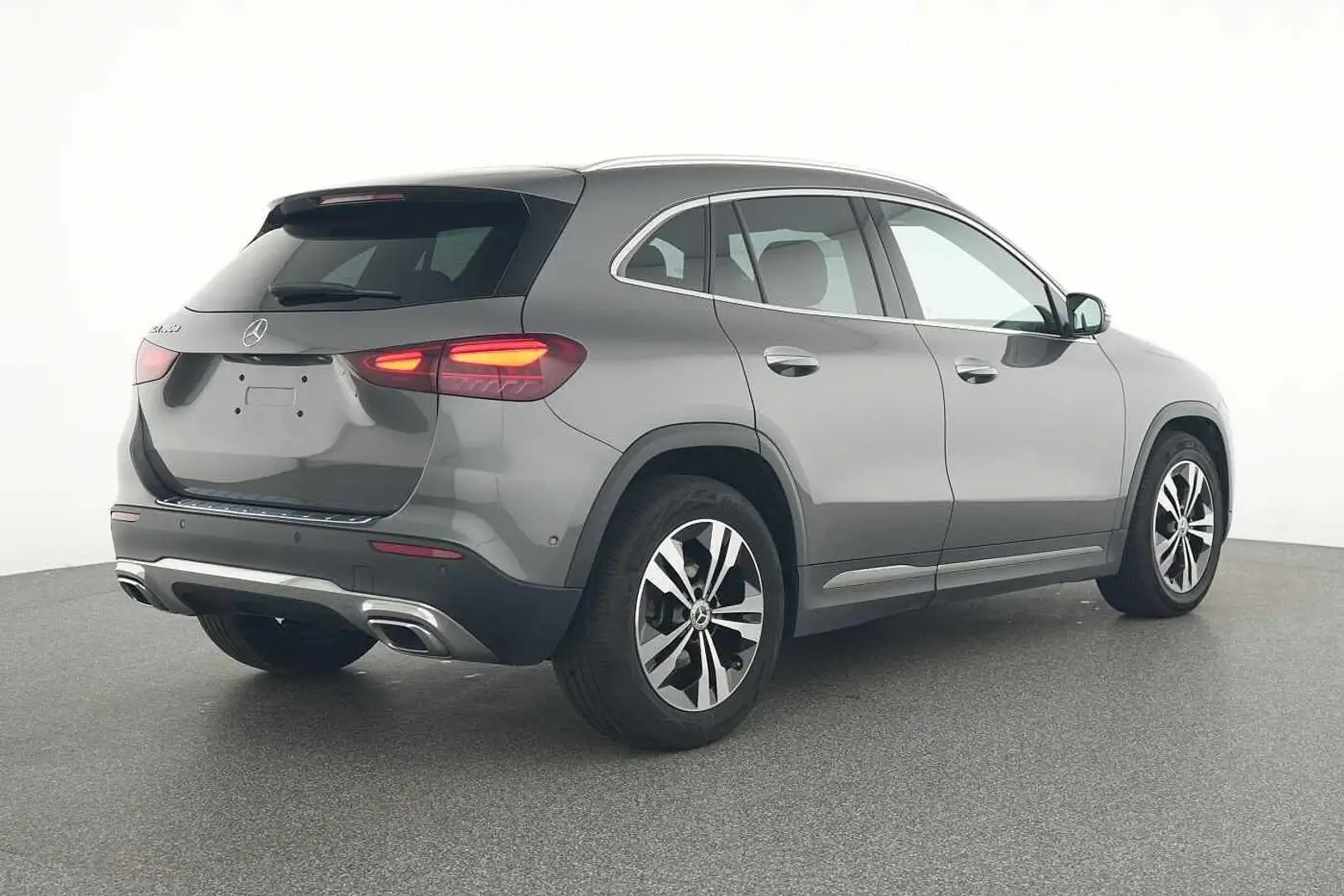 Mercedes-Benz GLA 180 d Luxury Line Gris - 2