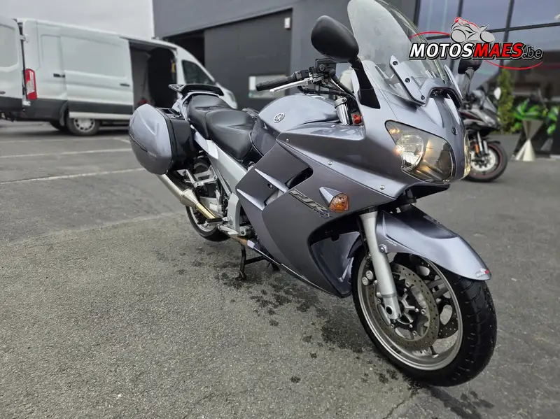 Yamaha FJR 1300 - foto 2