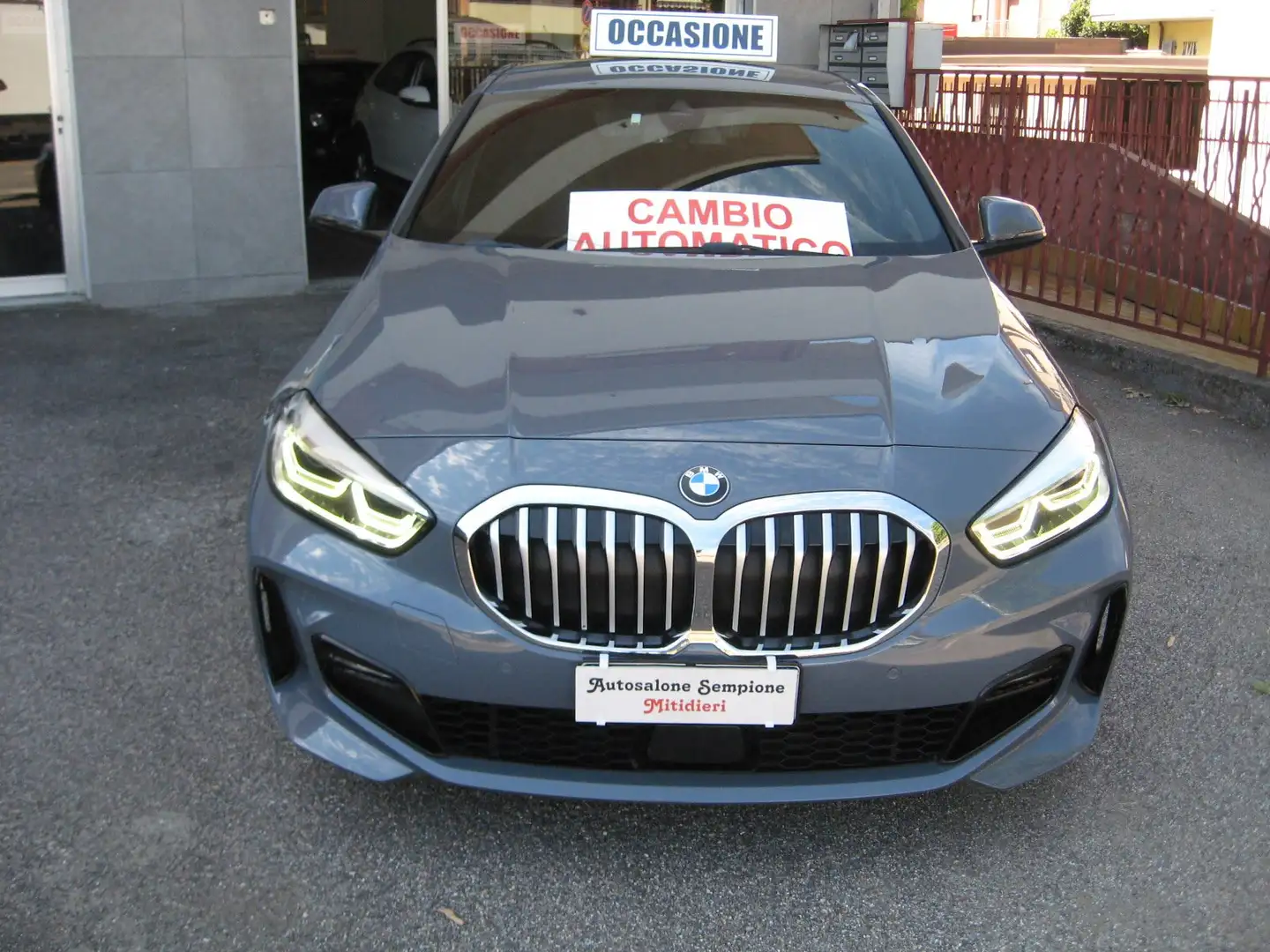 BMW 118 Serie 1 118d Msport automatic SOLO KM 69.000 Grigio - 2