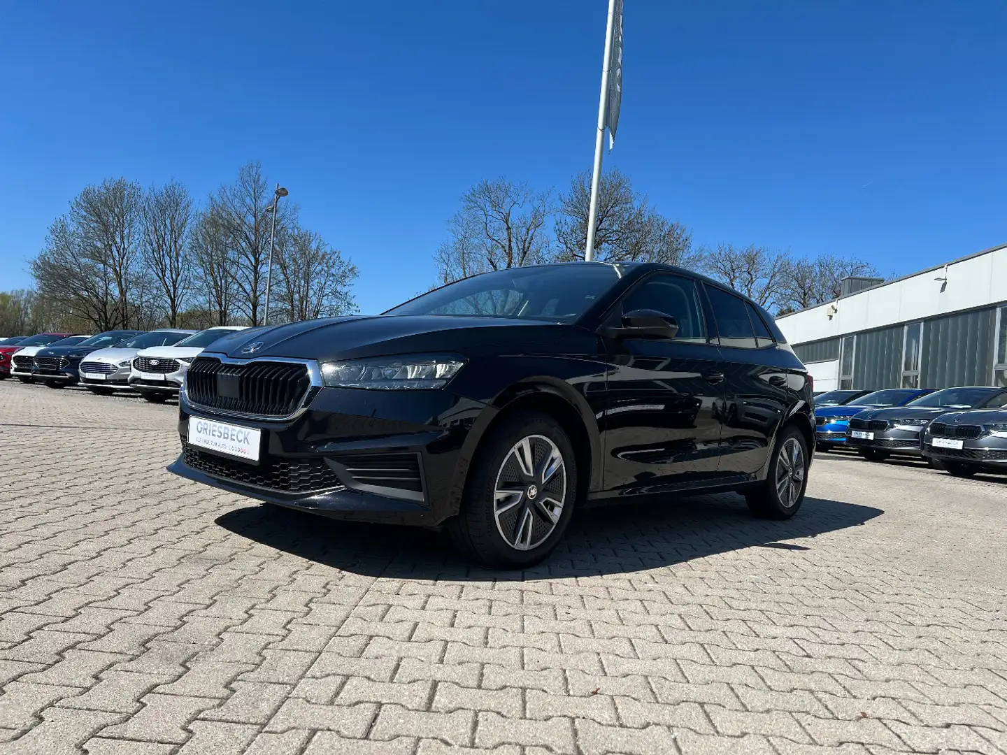 Skoda Fabia 1.0 TSI Ambition *LED Navi Alu PDC Sitzh.* Schwarz - 1