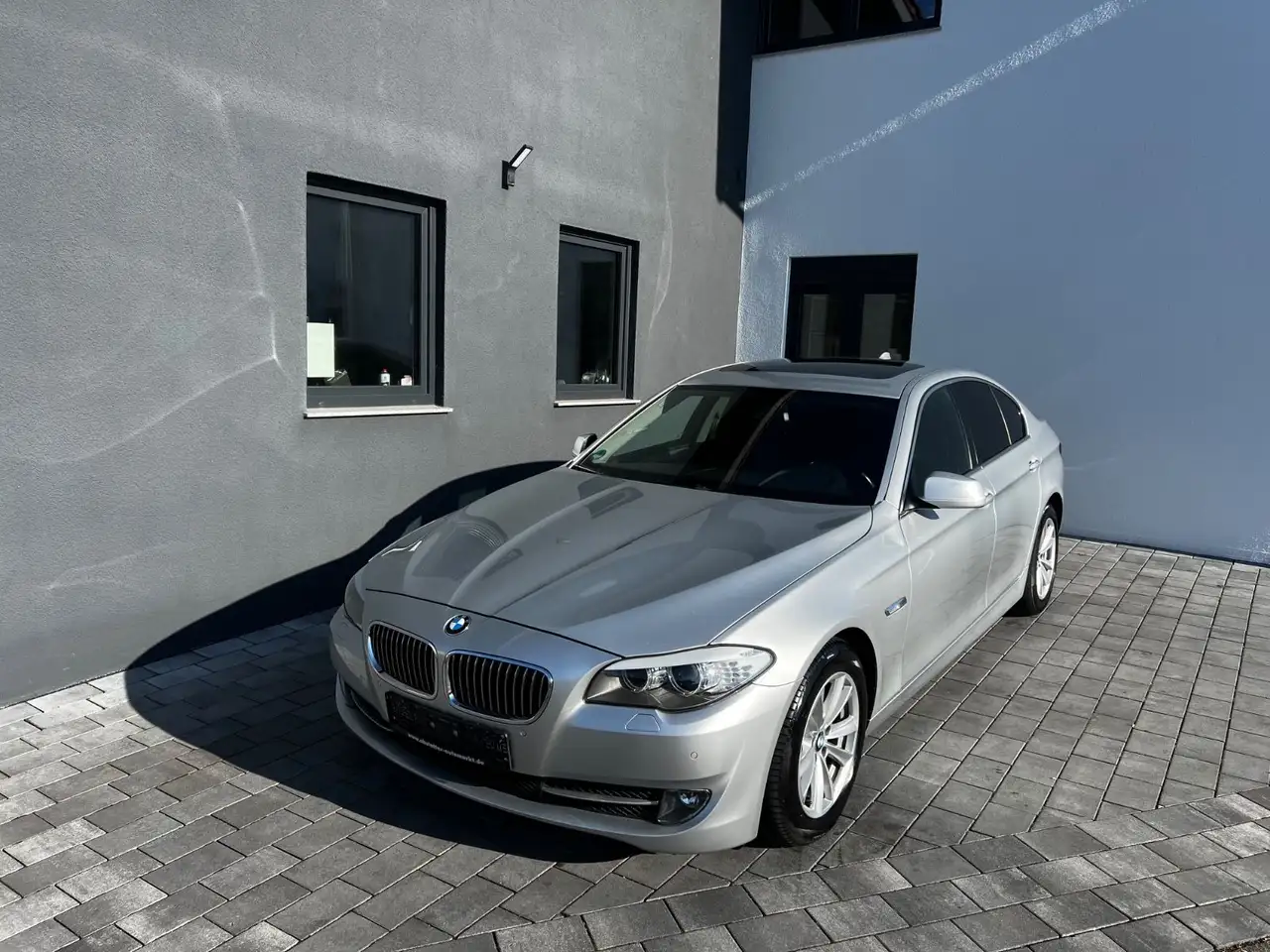 BMW 523