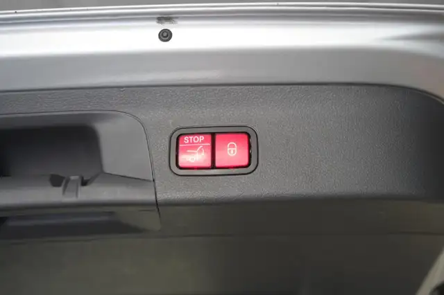 Mercedes-Benz GLS Class view 9