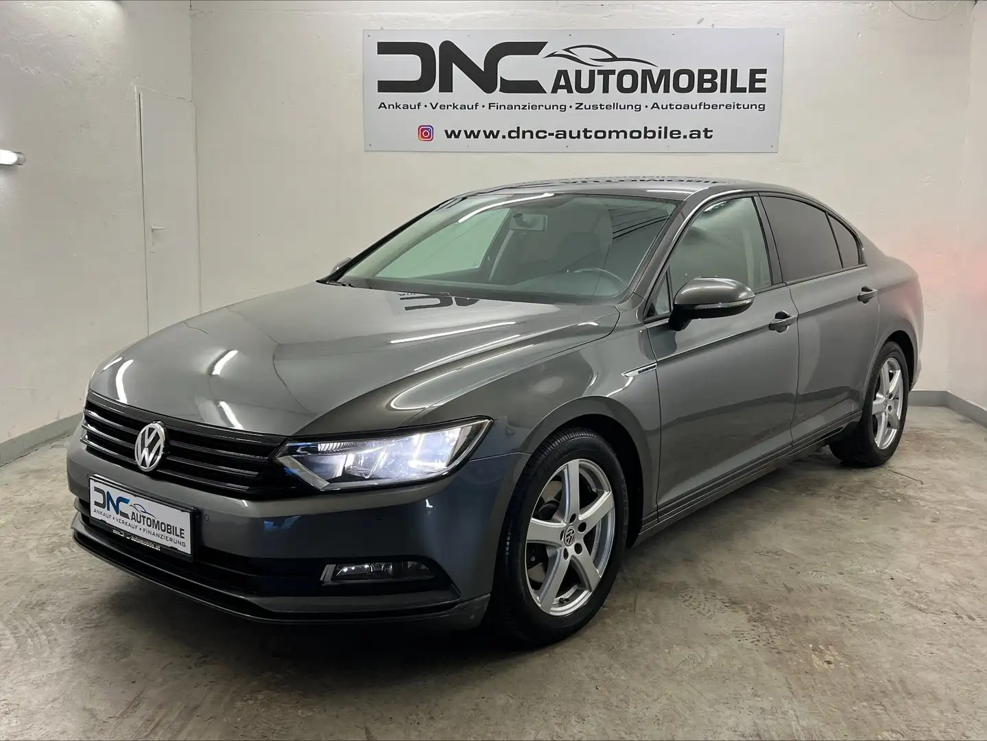 Volkswagen Passat Trendline 1,6 TDI BlueMotion Grau - 1